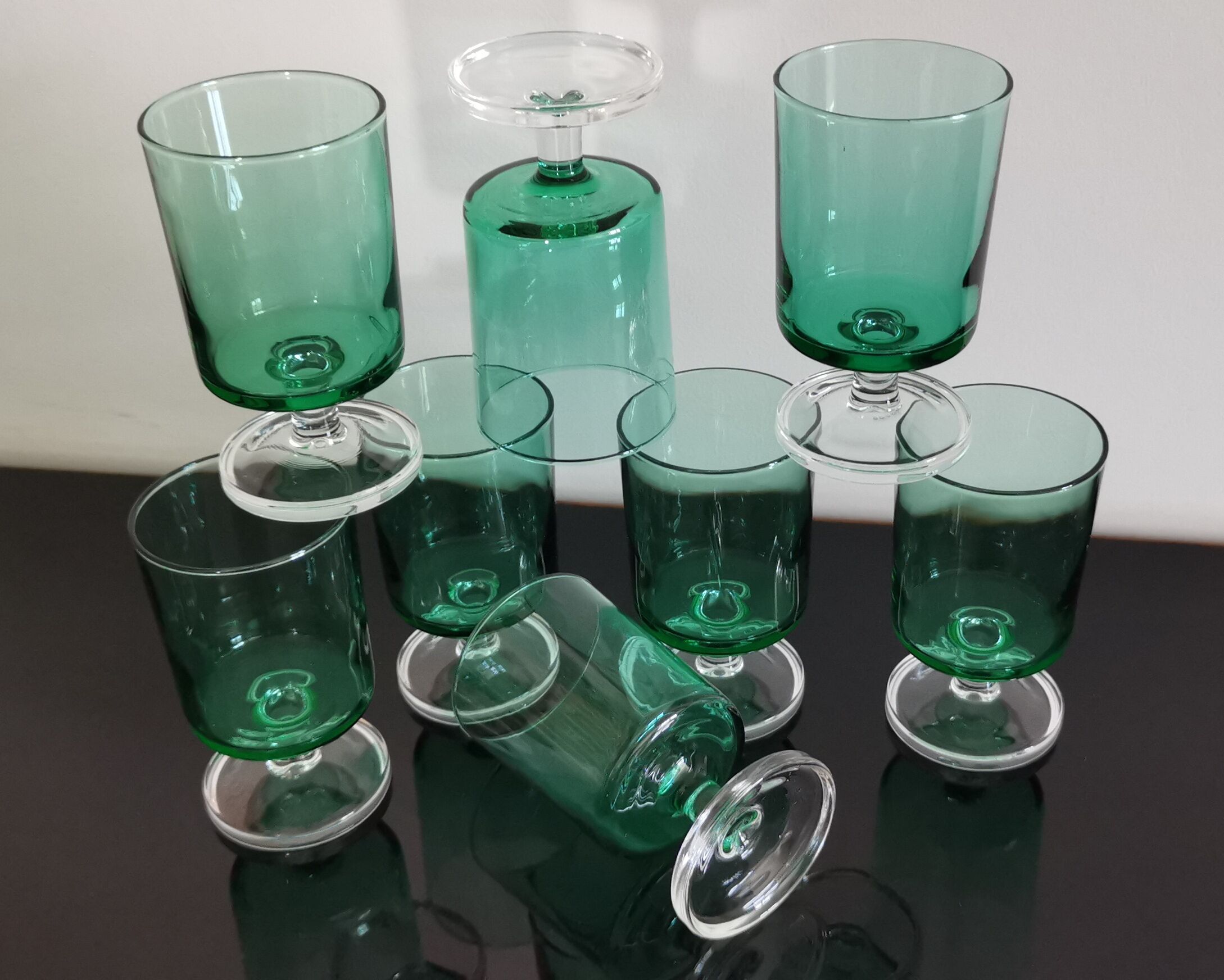 Set of 8 vintage emerald green cavalier luminarc wine glasses