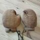 Vintage pair of tan leather boxing gloves (8 oz) – Circa 1940/19