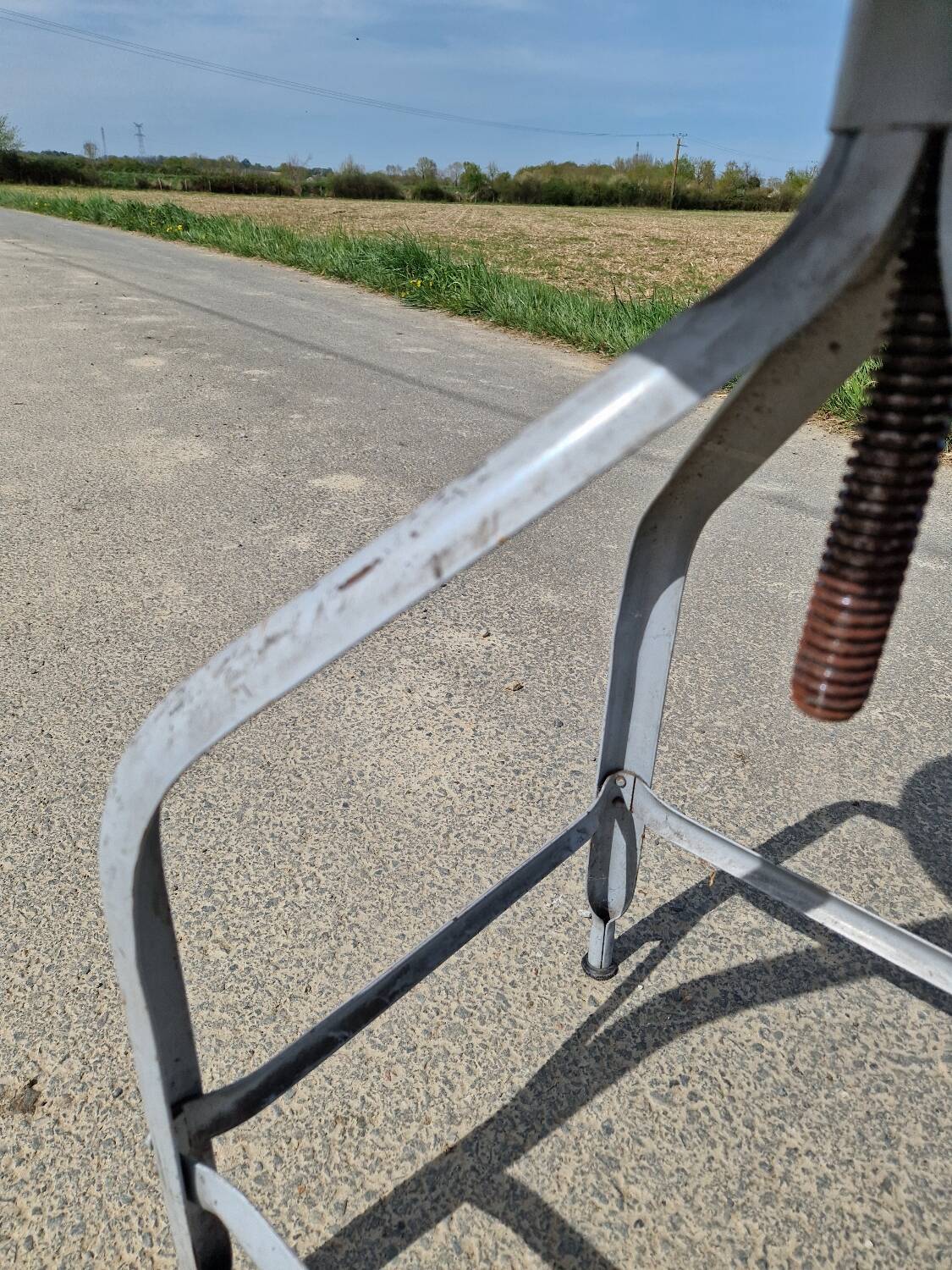 Lot de 2 chaises haute atelier modèle Nicolle dit à queue de baleine