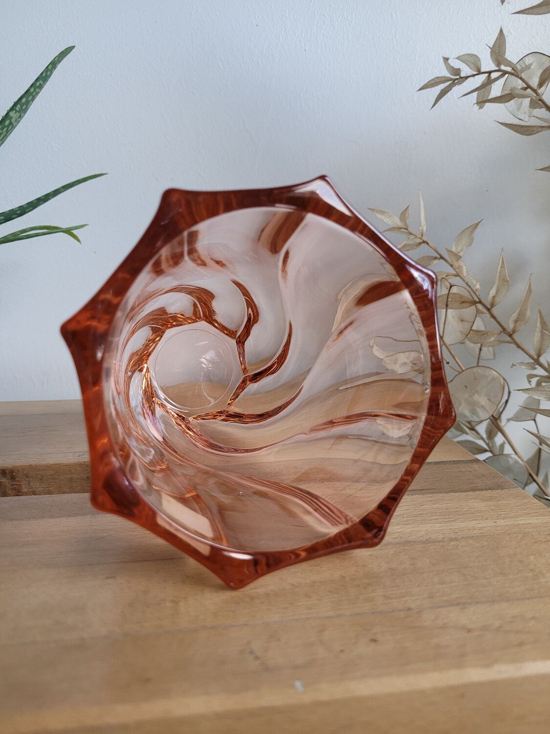Luminarc tourbillon vase in pink glass
