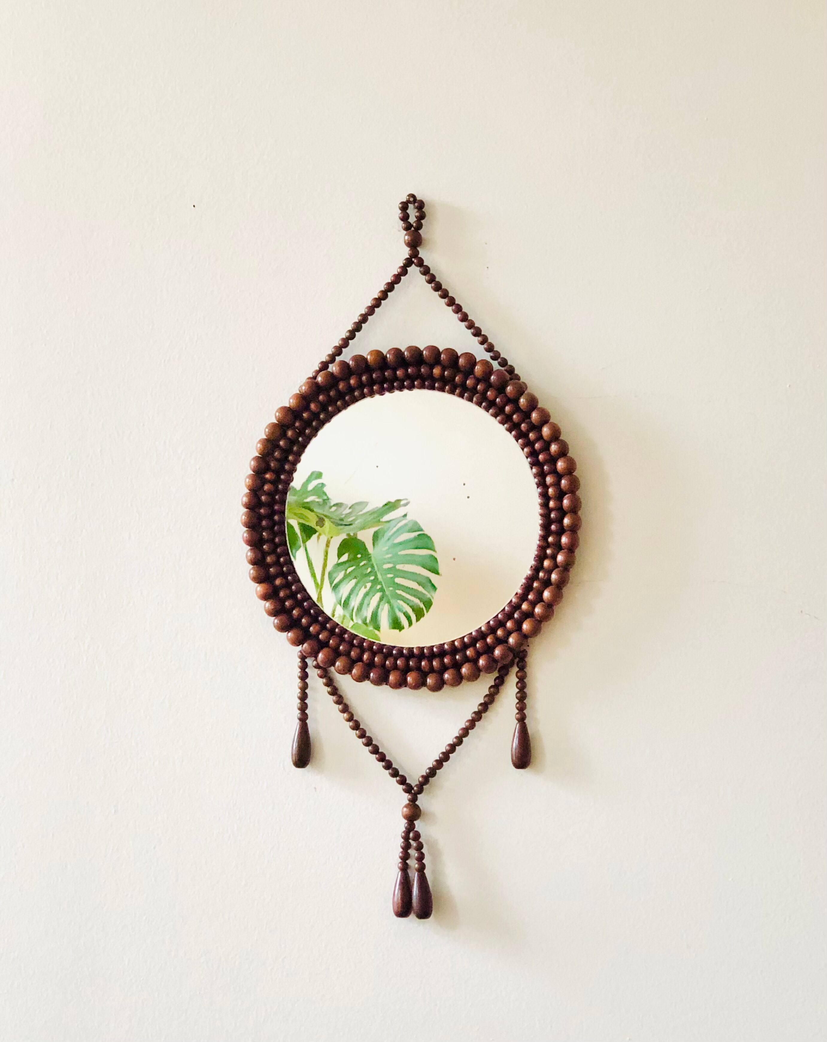 Miroir mural vintage en perles de bois