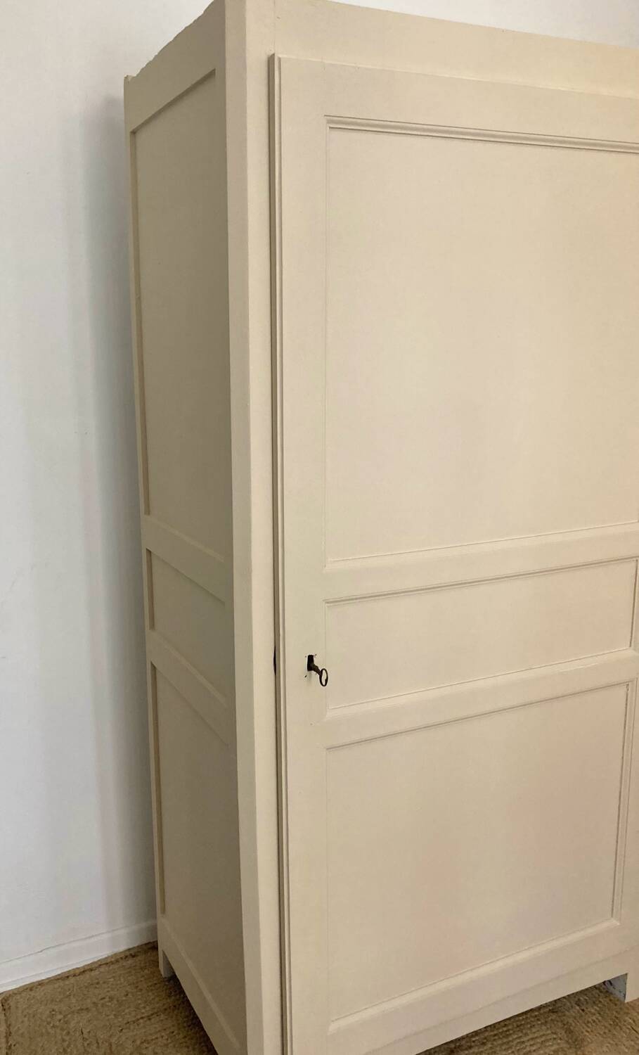 Parisian Bonnetiere wardrobe