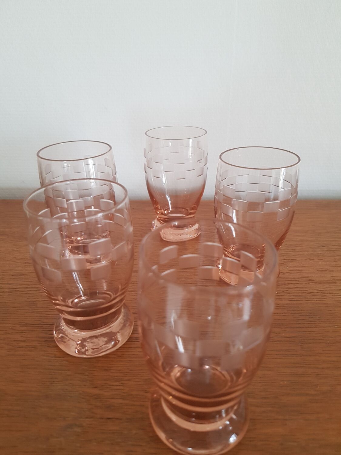 Set of 5 pink glasses