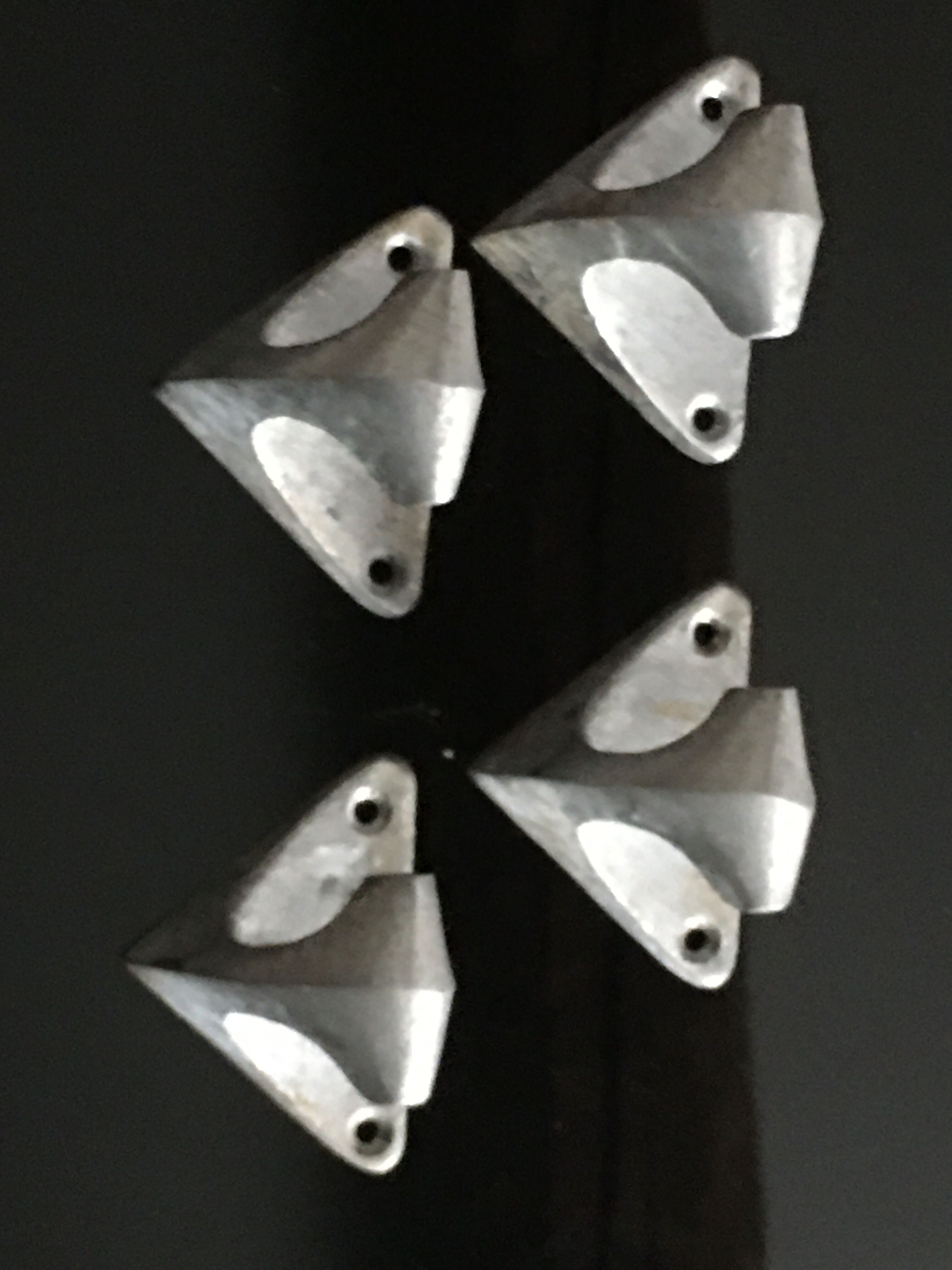 lot 4 old coat hanger / aluminum cast iron pads.