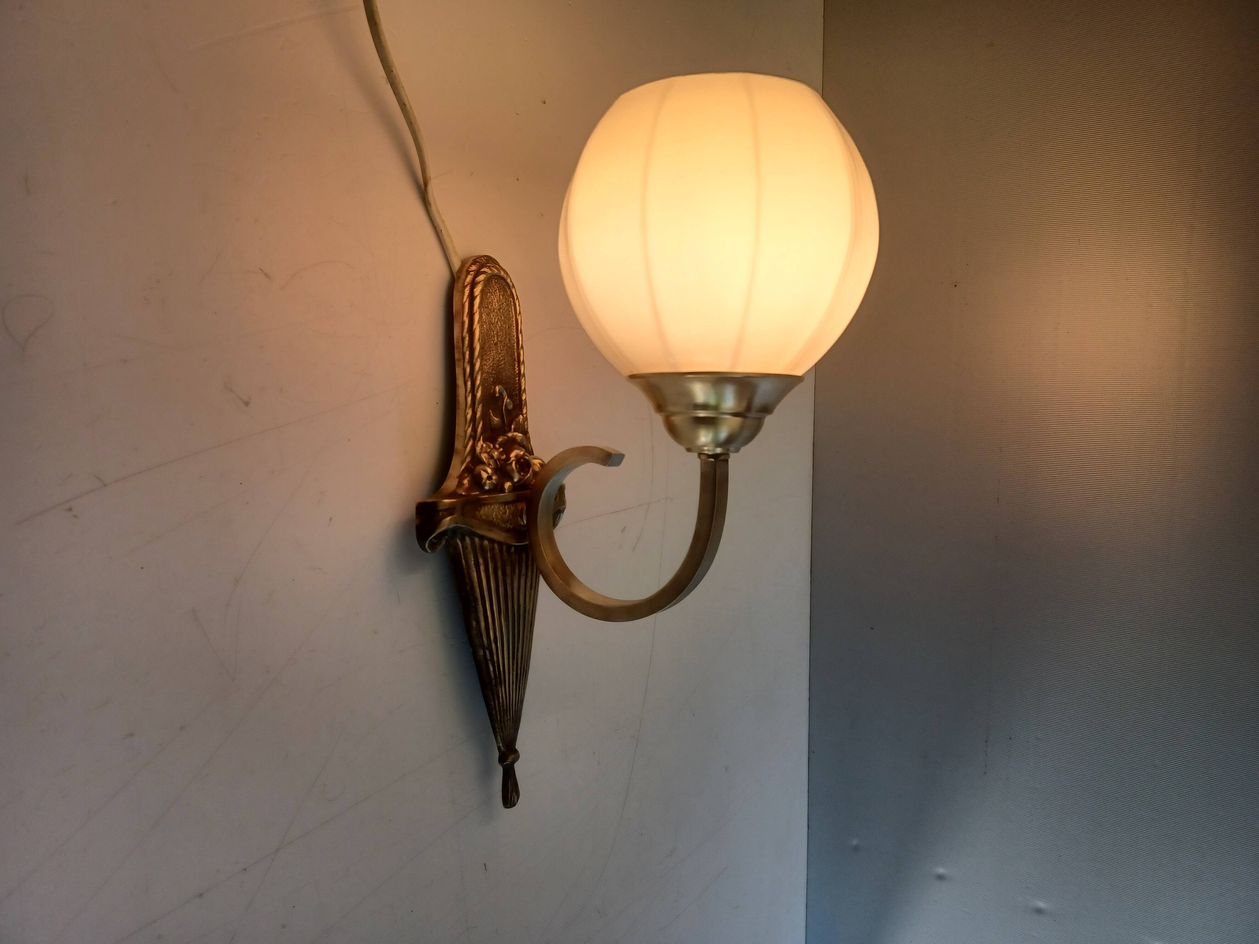 Ancienne applique art nouveau - Bronze et opaline