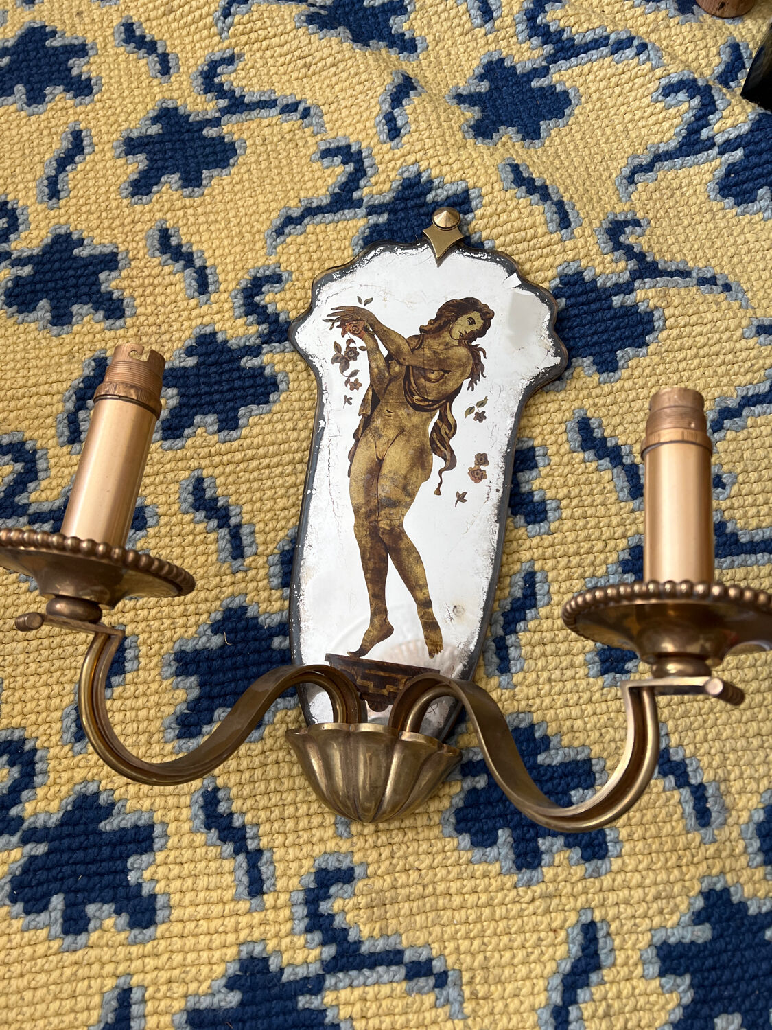 Wall lamp in eglomised glass