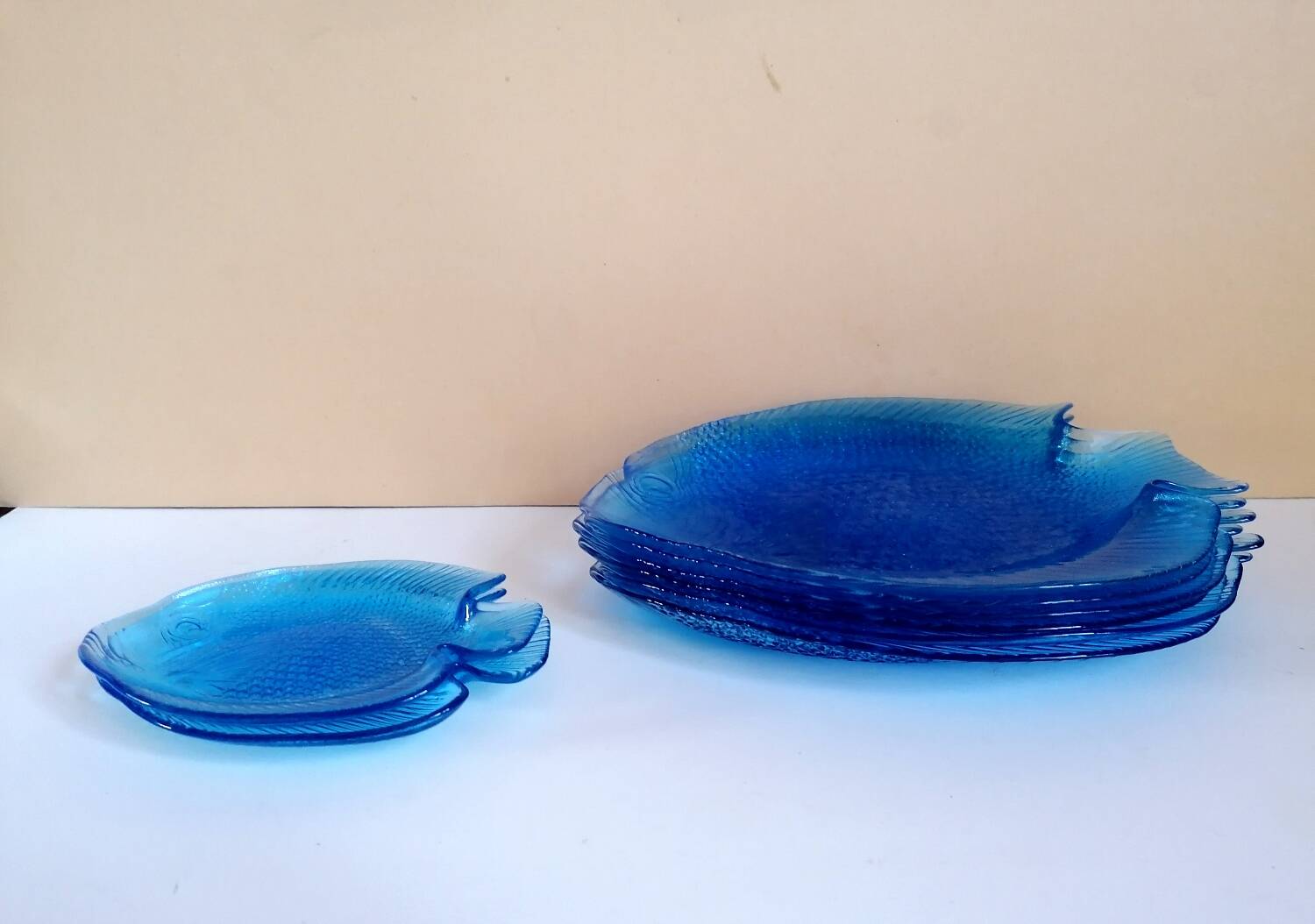 6 blue fish zoomorphic glass plates