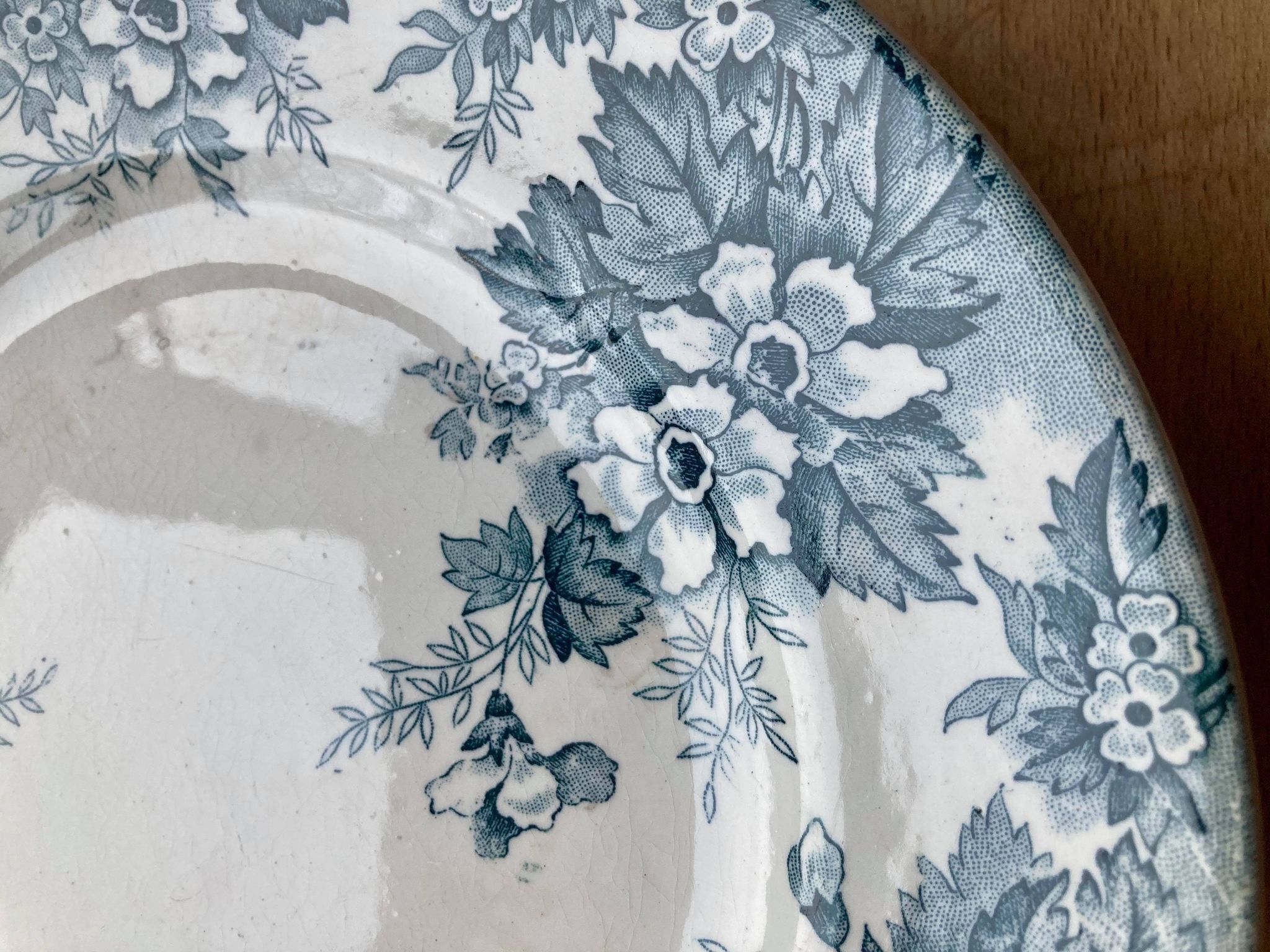 St. Amand Iron Earth pedestal dish - Marie-Louise model hamage