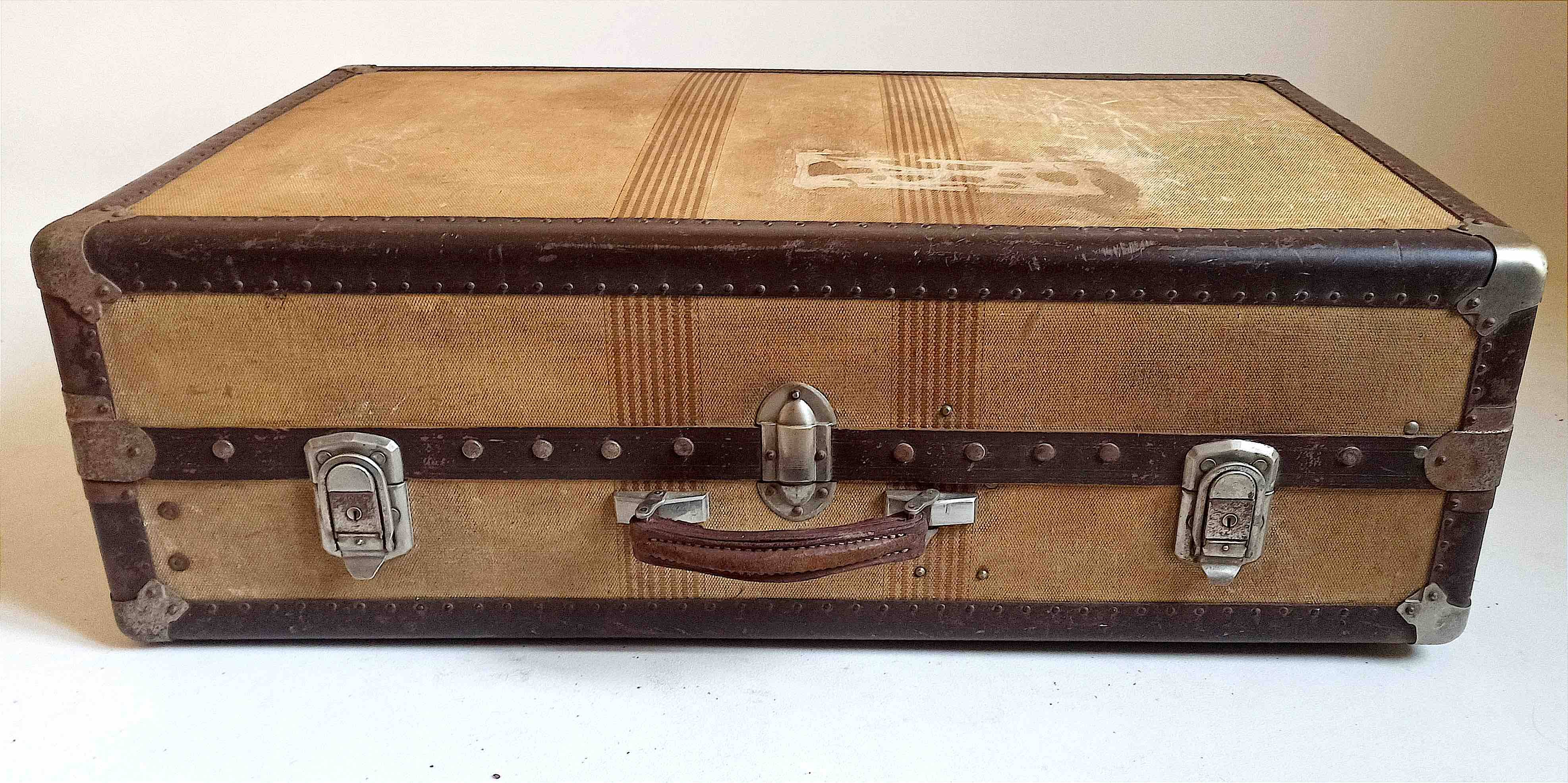 Old trunk Brand Innovation 1930s