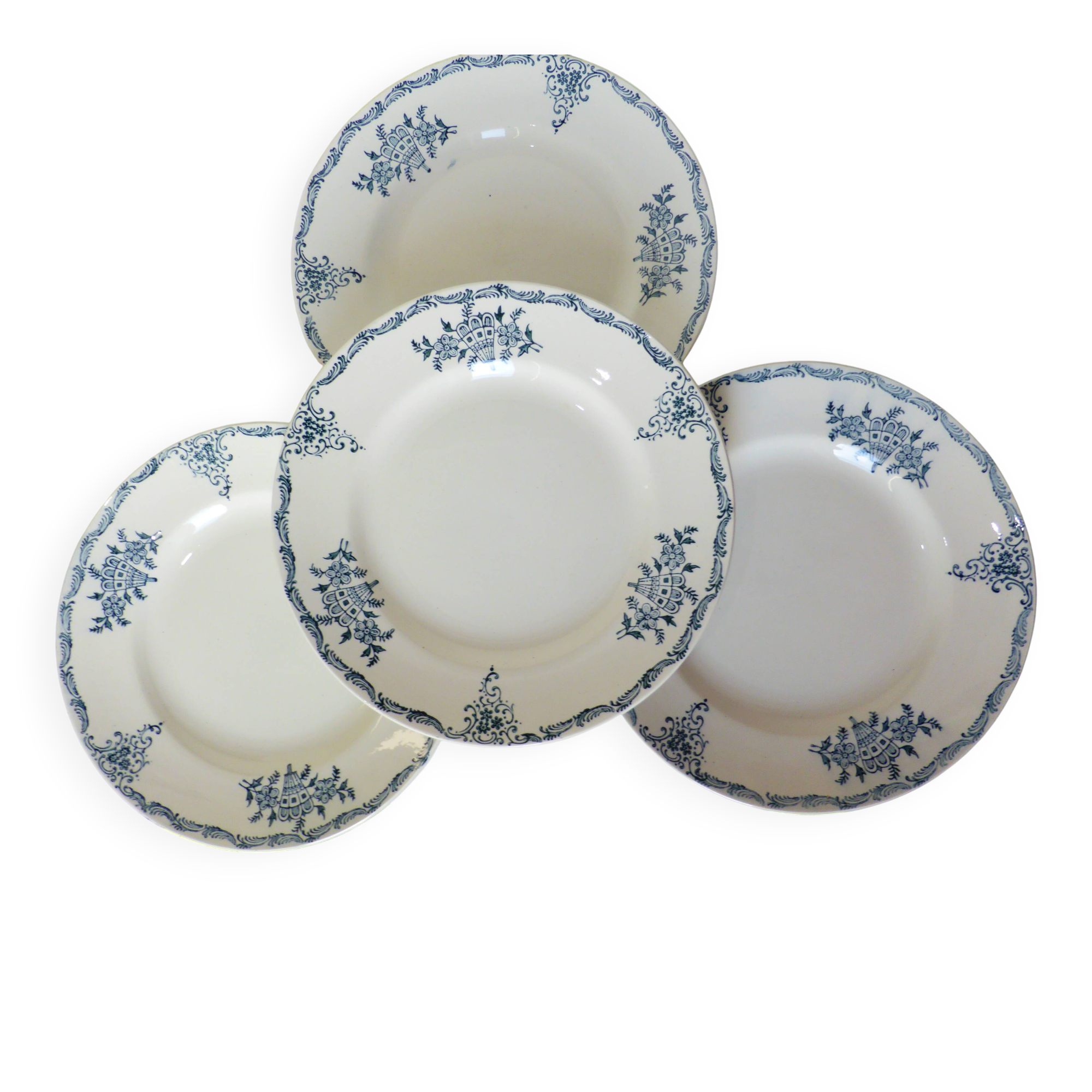 4 assiettes plates en terre de fer de St Amand