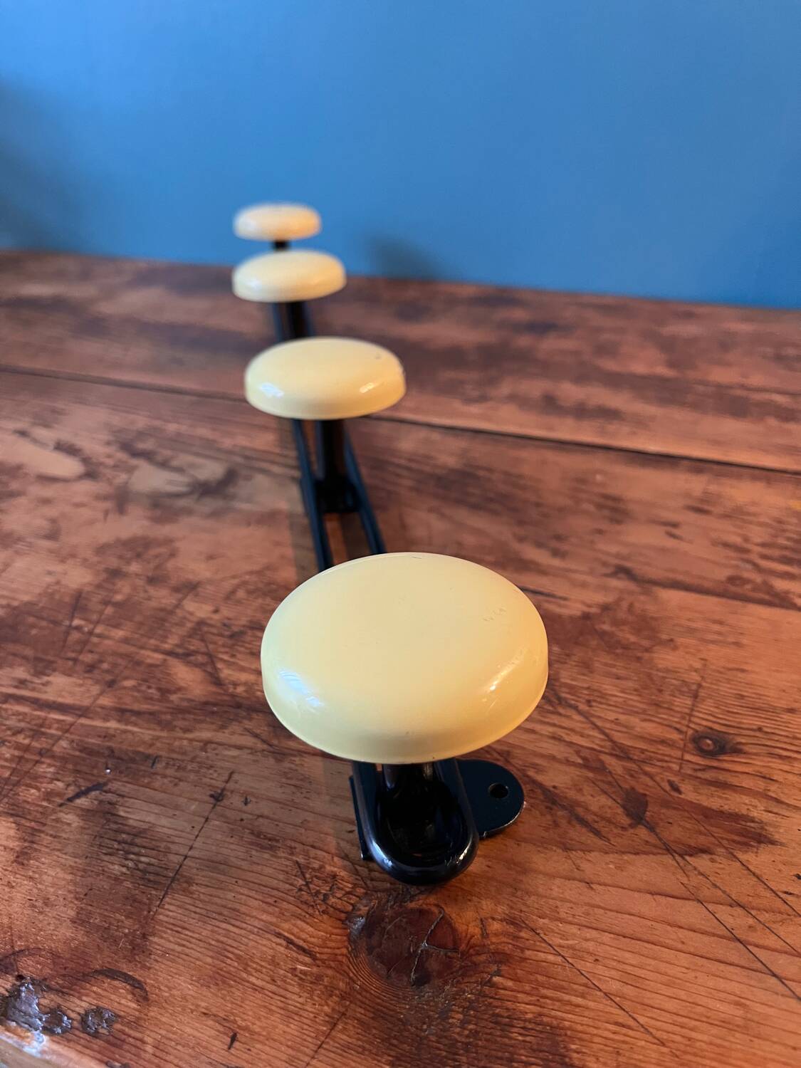 Metal wall coat rack with 4 hooks