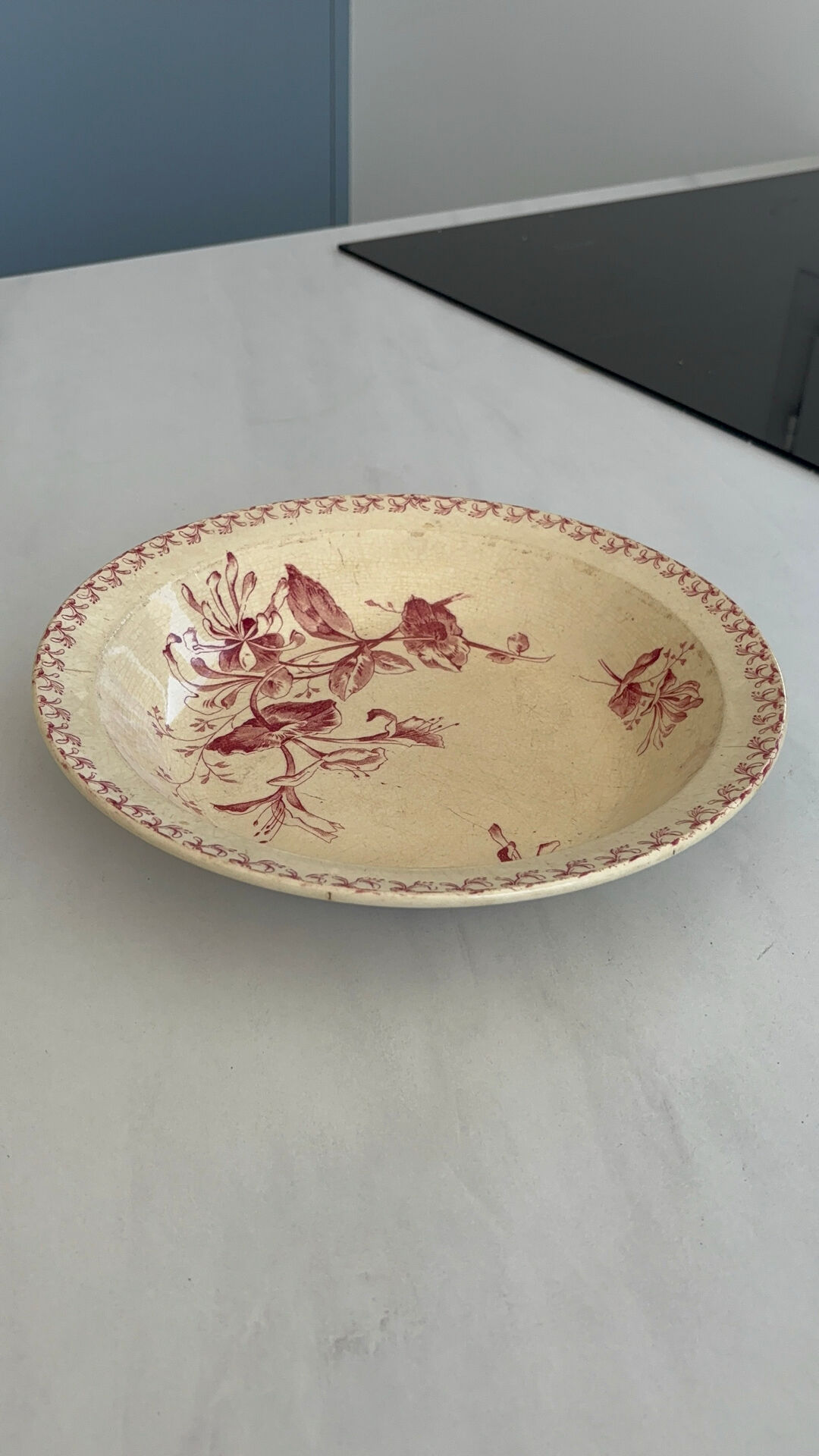 Shallow dish / salad bowl red ironstone Gien honeysuckle model faïence