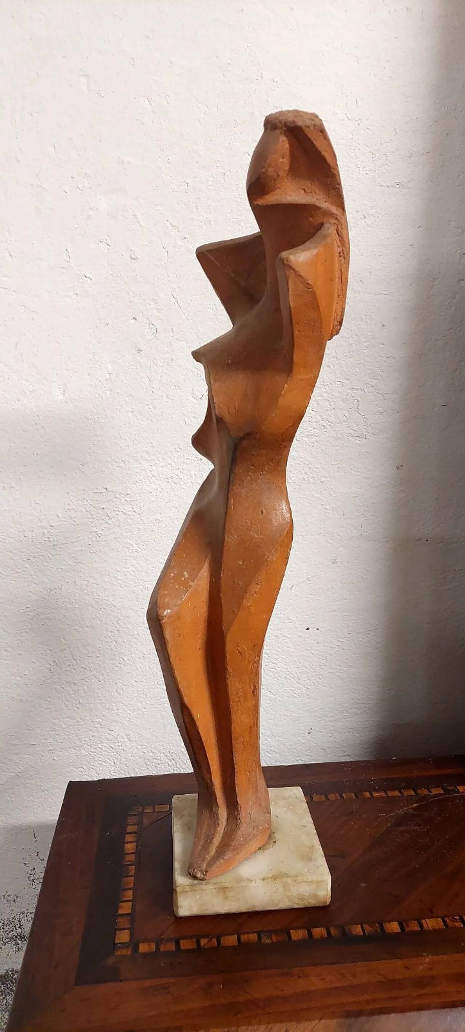Figure féminine en terre cuite par Alberto Sparapani, XXe siècle