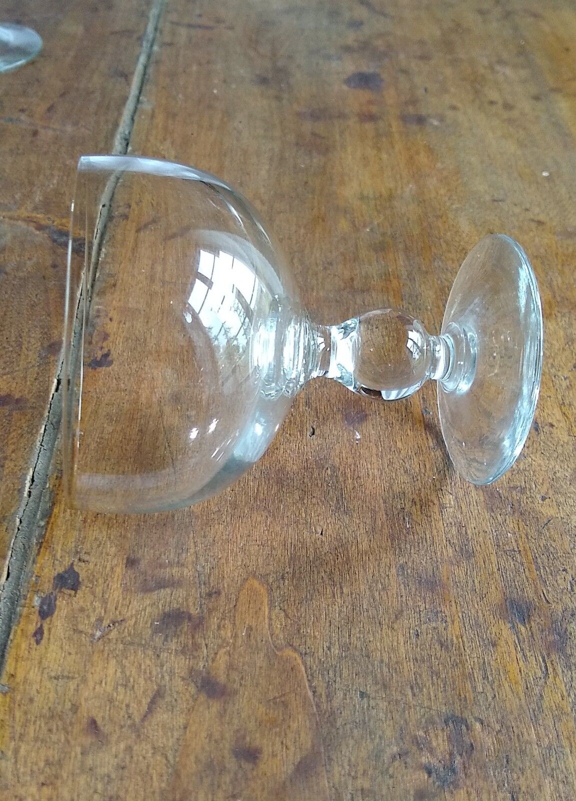 8 coupes de champagne en cristal, pied boule