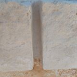 Evier en pierre taillée, datant du XVIIIe siècle