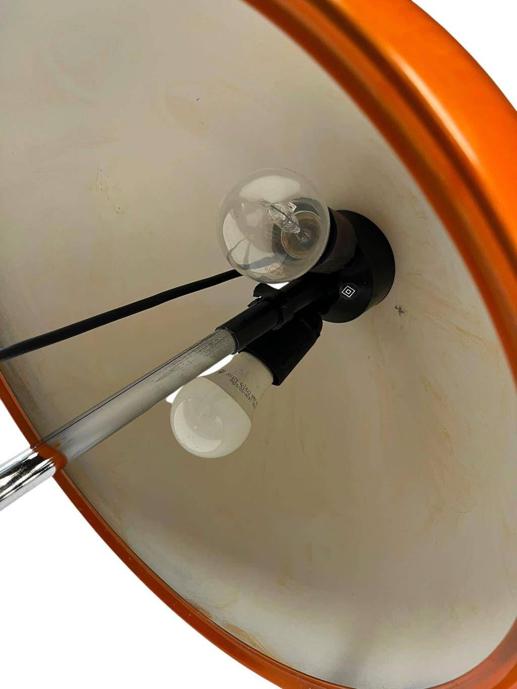 Lampadaire vintage chromé avec abat-jour orange