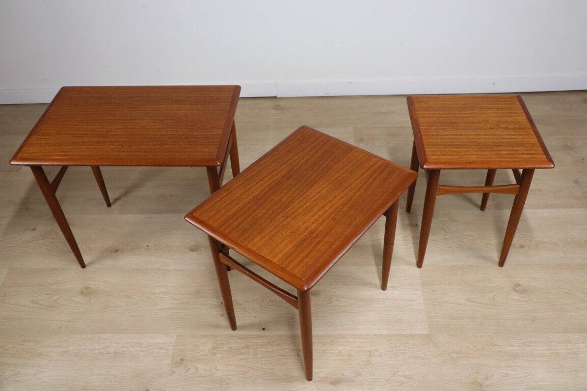 Tables gigognes scandinave en teck, 1960