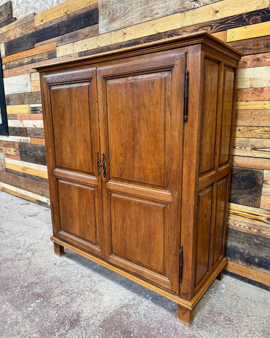 Parisian buffet in elm