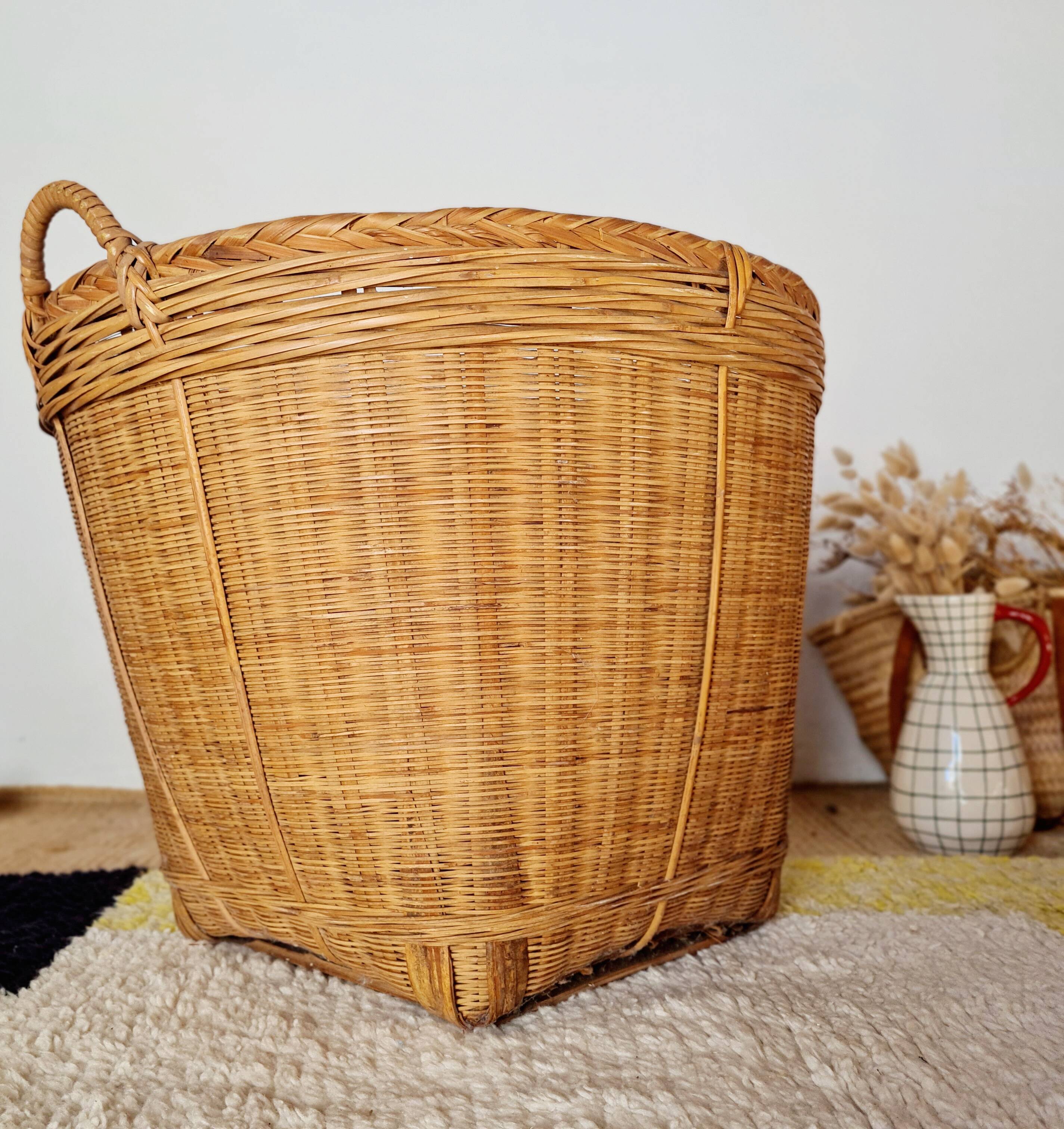 Storage basket for a plant pot in vintage rattan