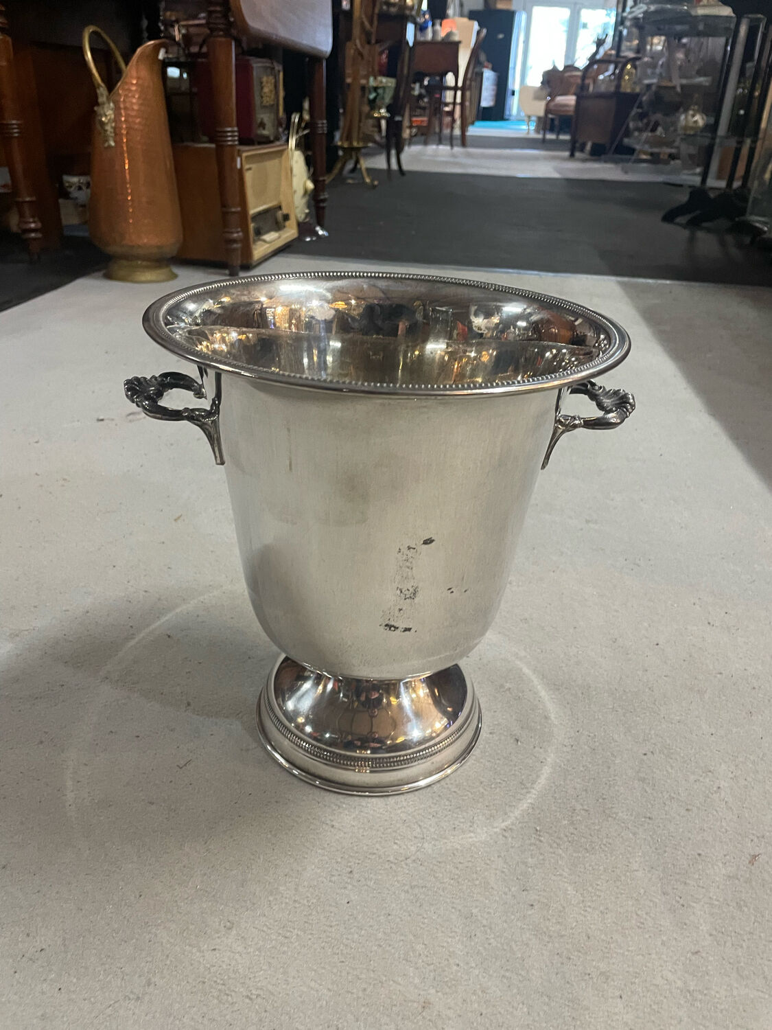 Champagne bucket in silver metal