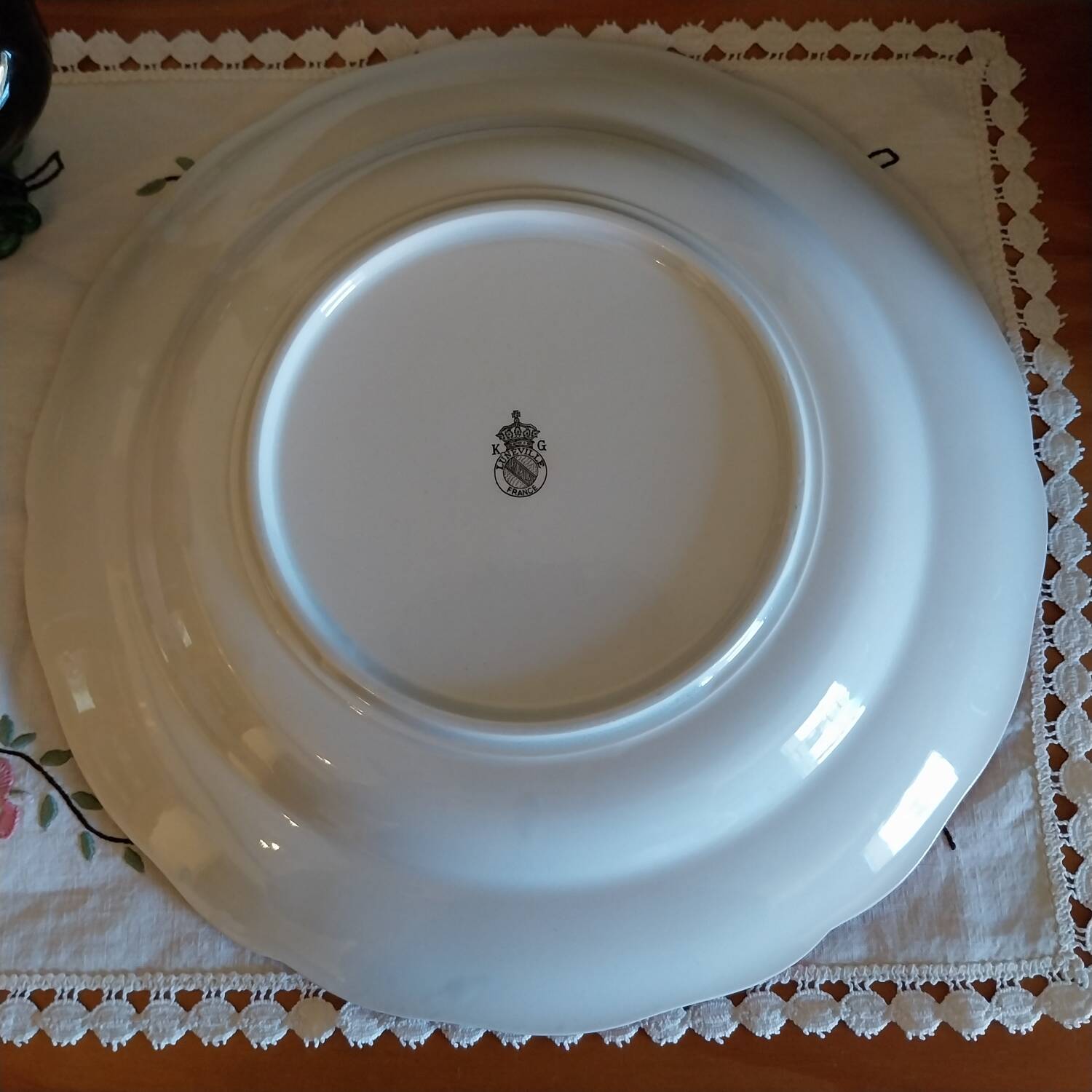 Large Lunéville KG dish, Réverbère model