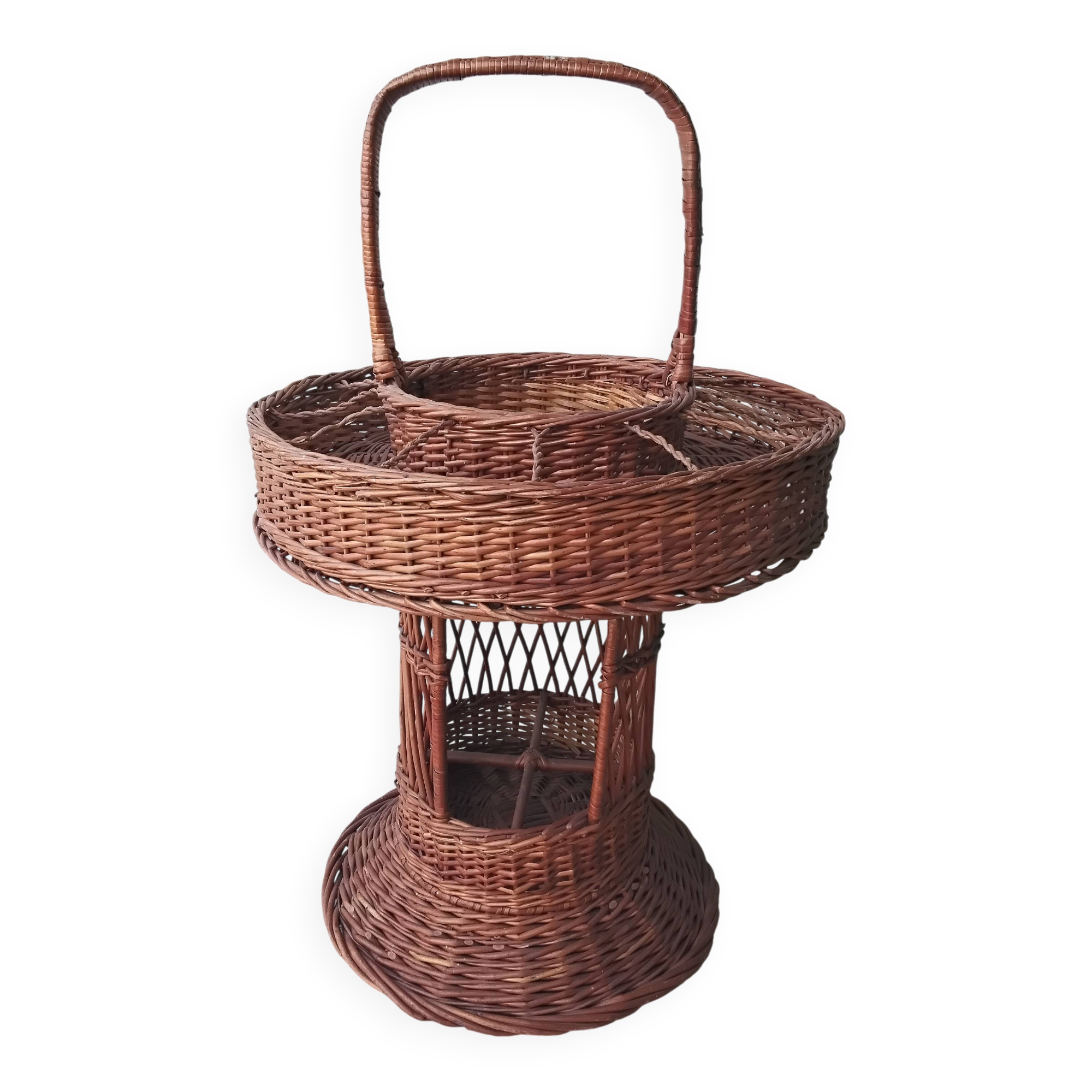 Portable wicker bar