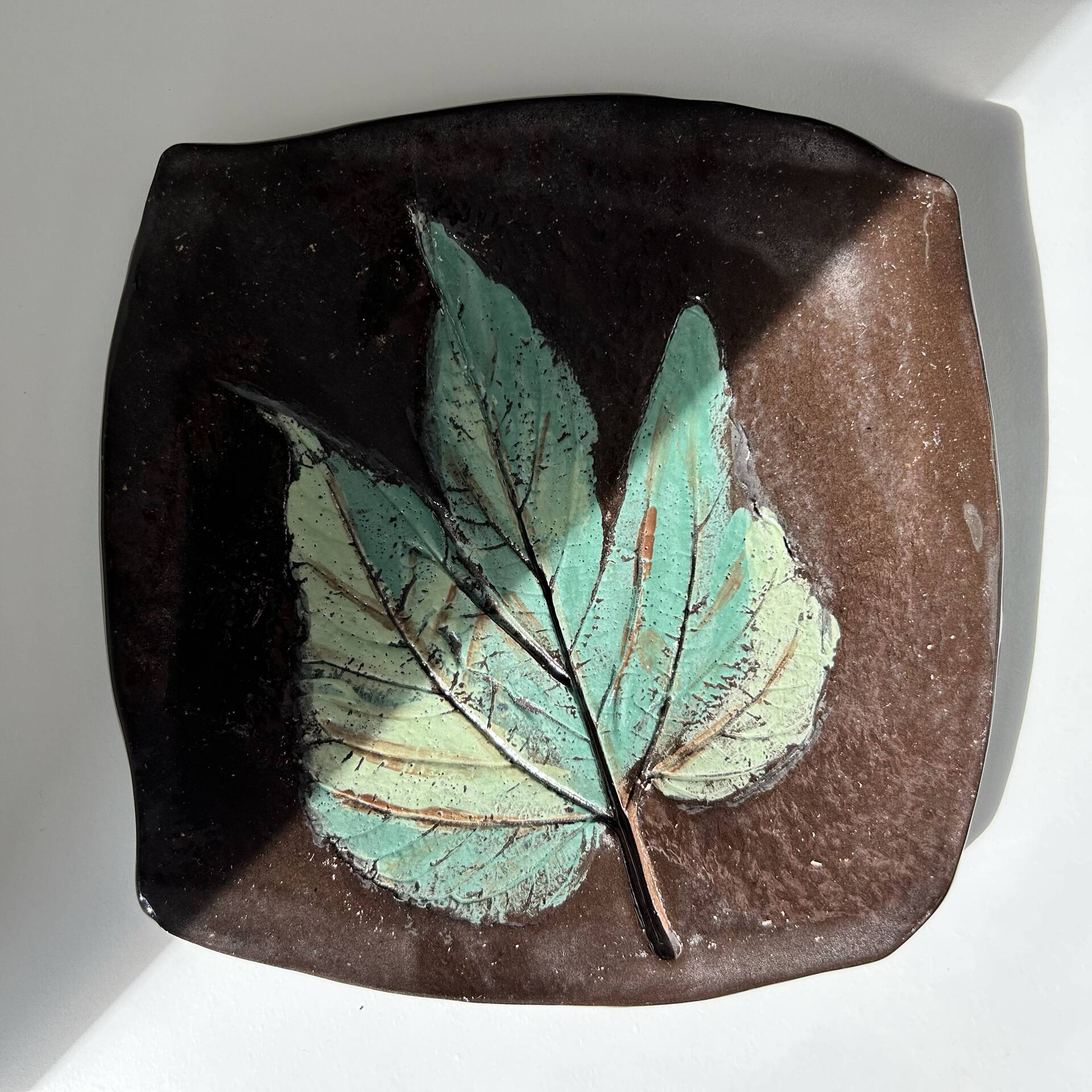 Decorative plate leaf signed