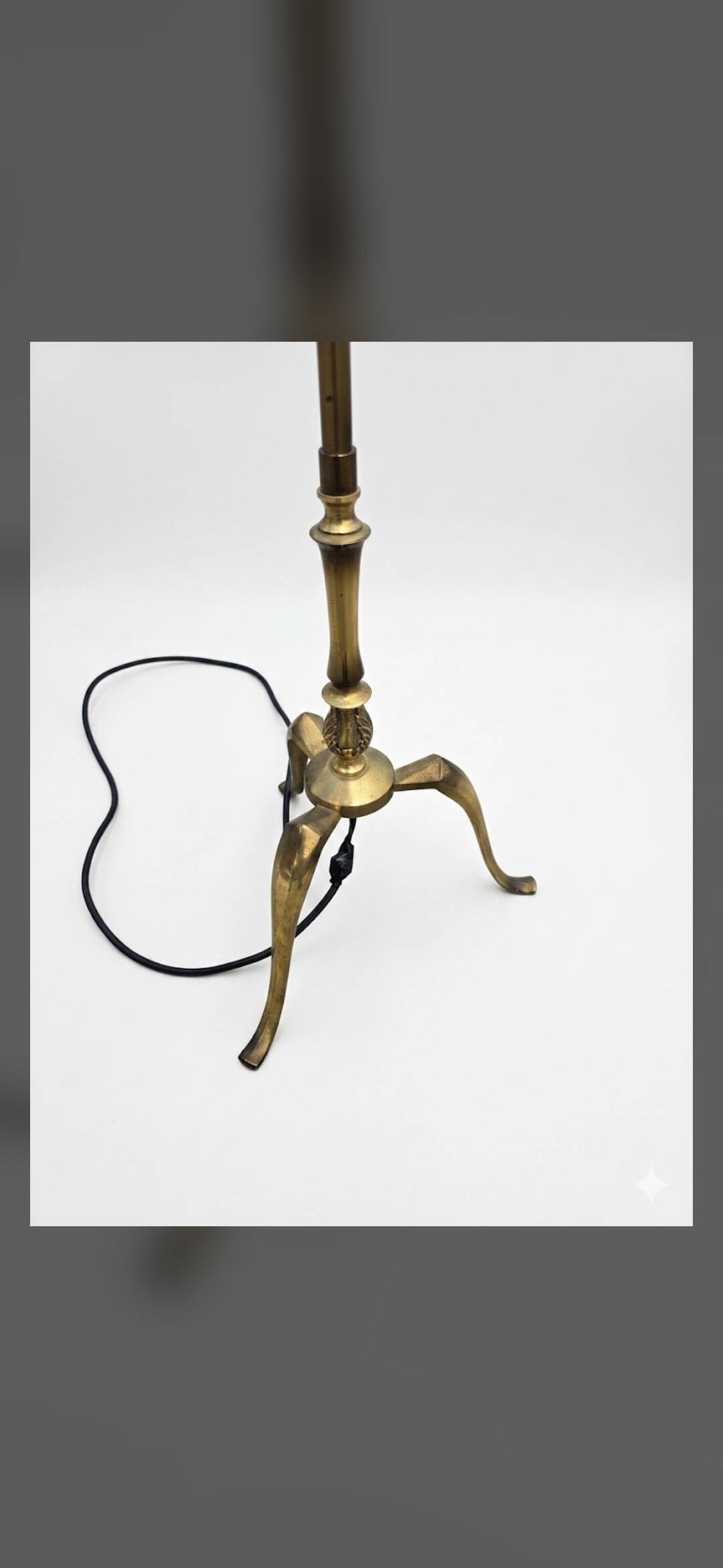 Vintage tripod floor lamp in brass from the 70s/80s.
