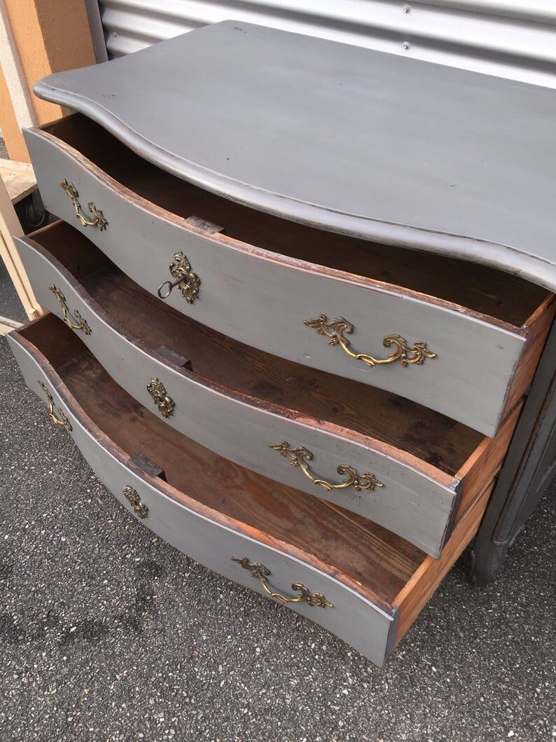 Louis XV rococo curved commodus