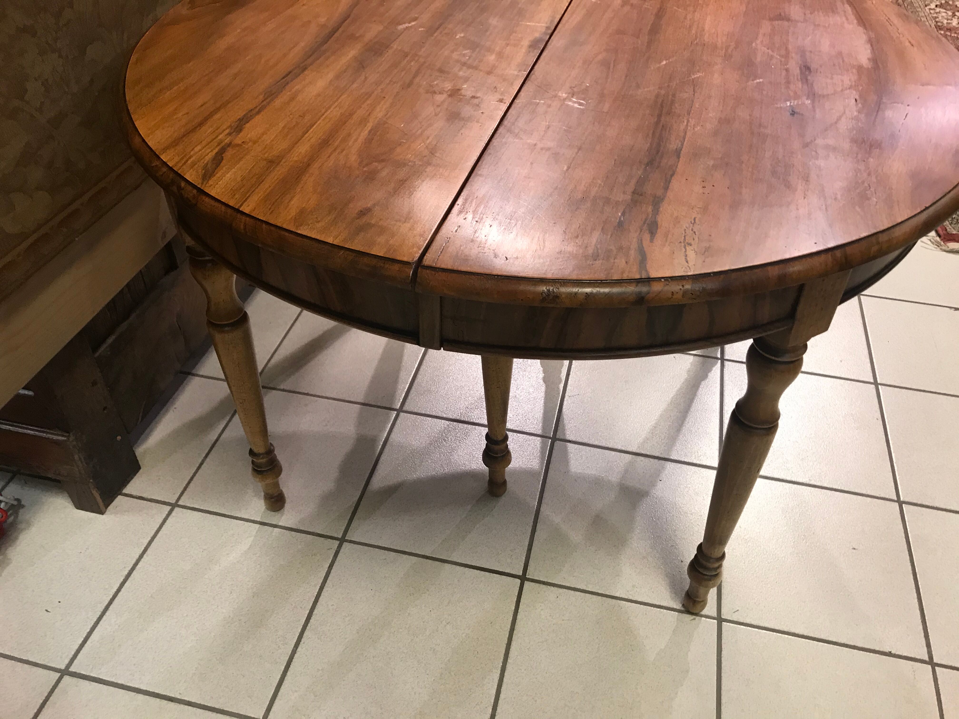 Round Louis Philippe table with 3 extensions