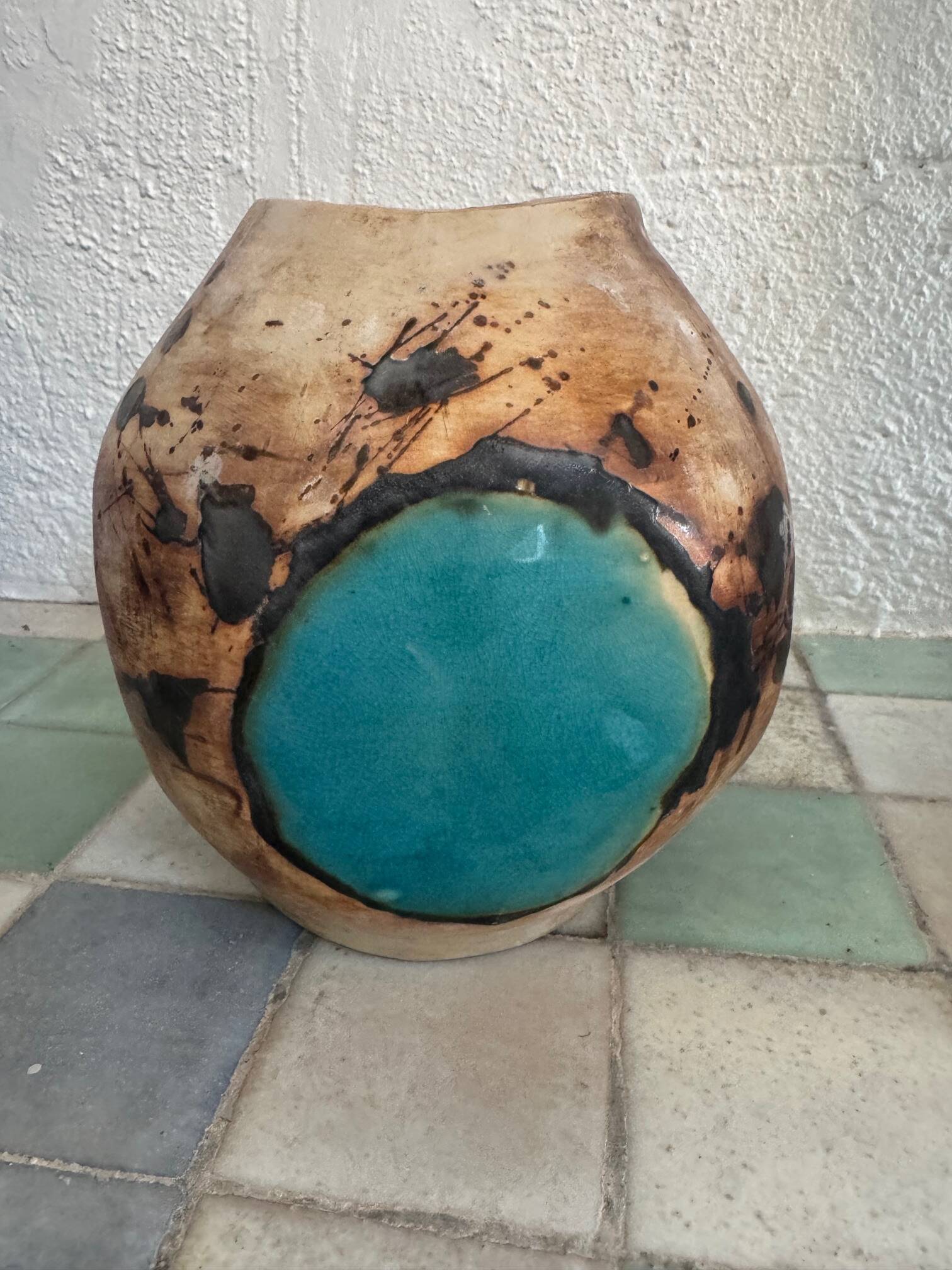 blue Chinese vase dove pottery