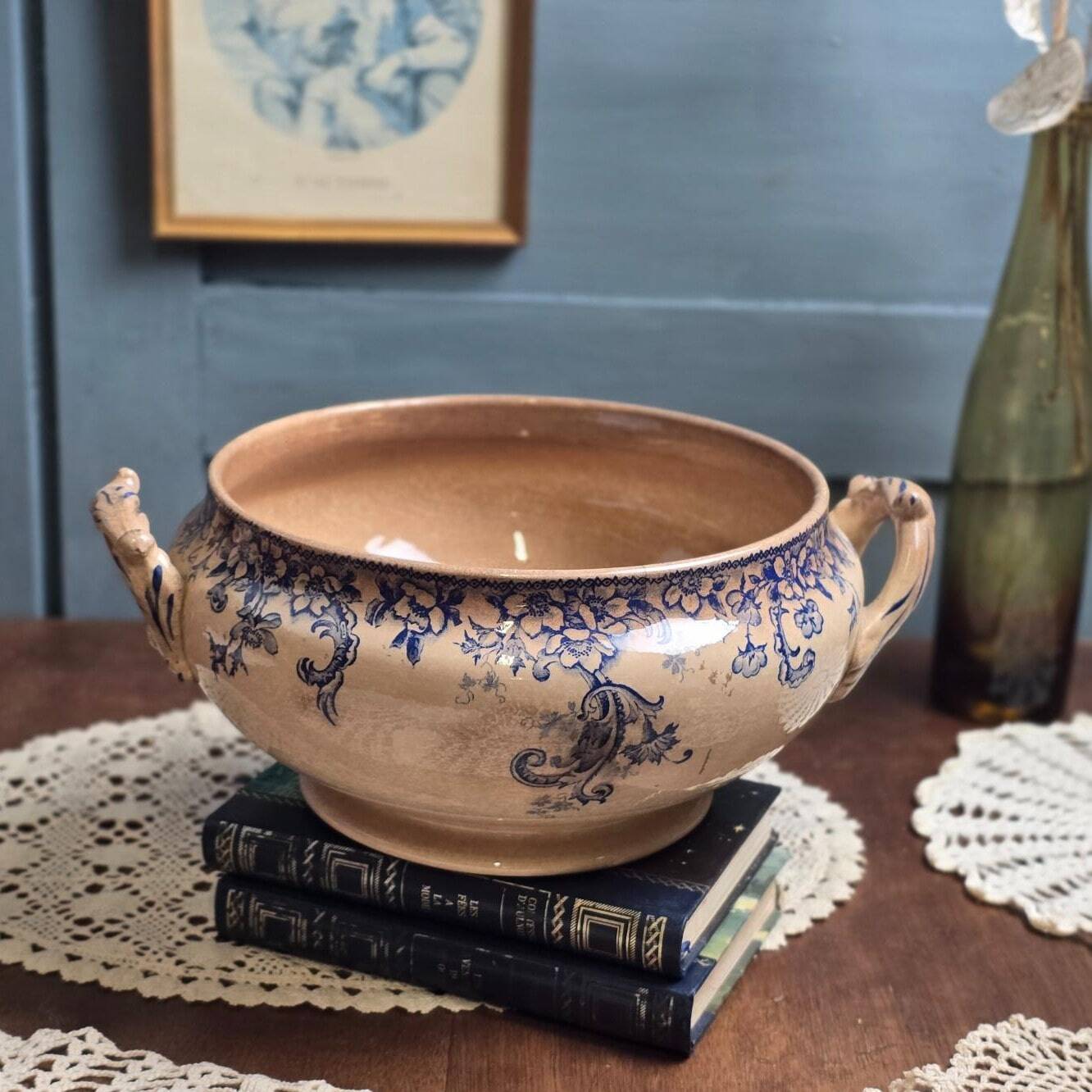 Antique Boulenger & Cie Choisy-le-Roi Wild Rose Terre de Fer tureen base