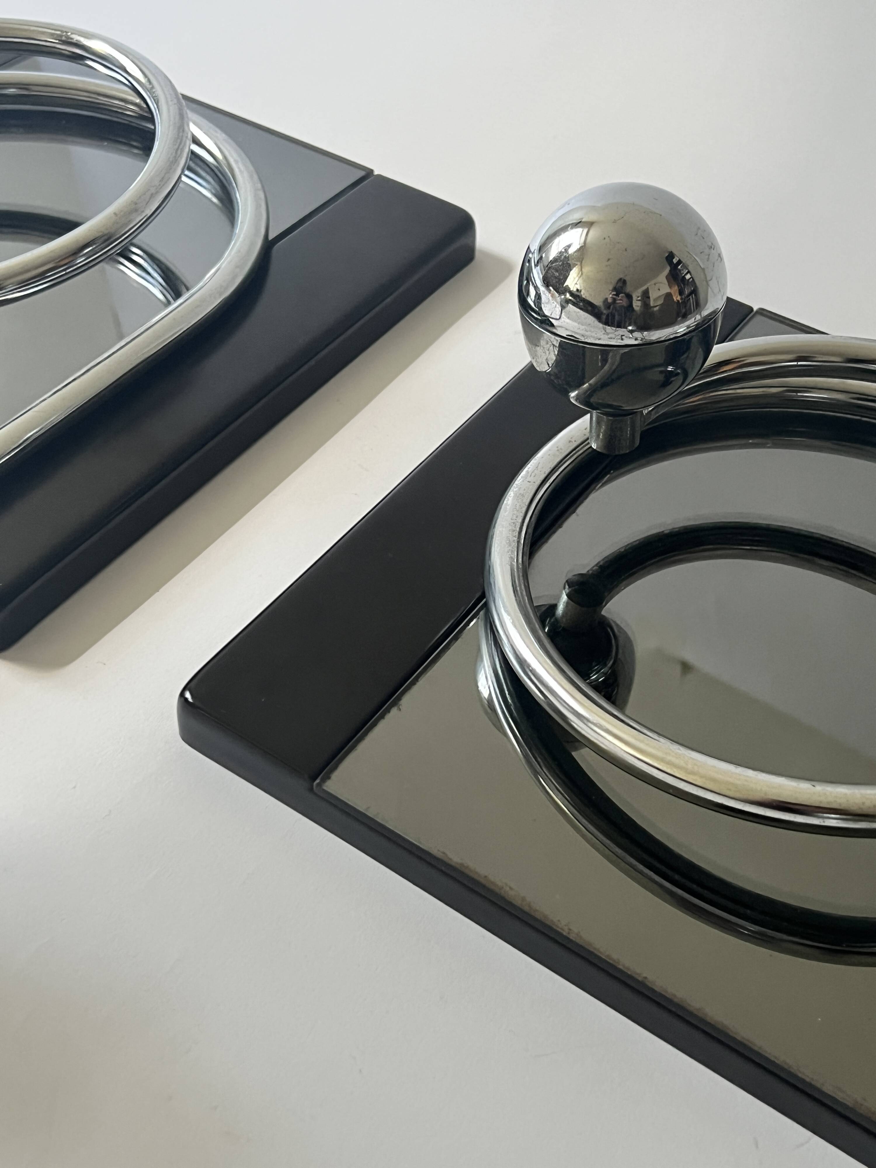 Porte manteau design bakélite, verre fumé et chrome attribué a Willy Rizzo