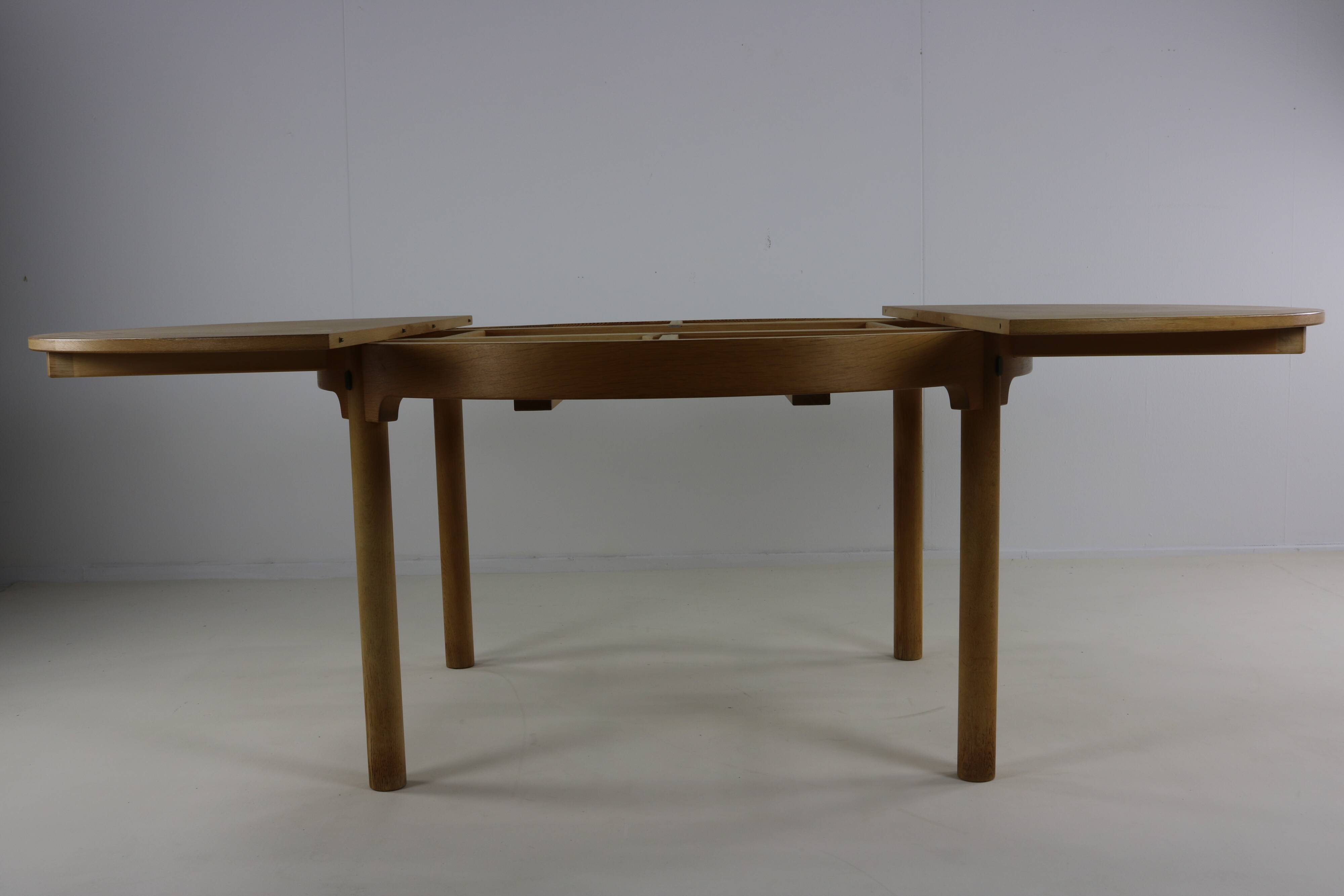 Large extendable dining table Børge Mogensen