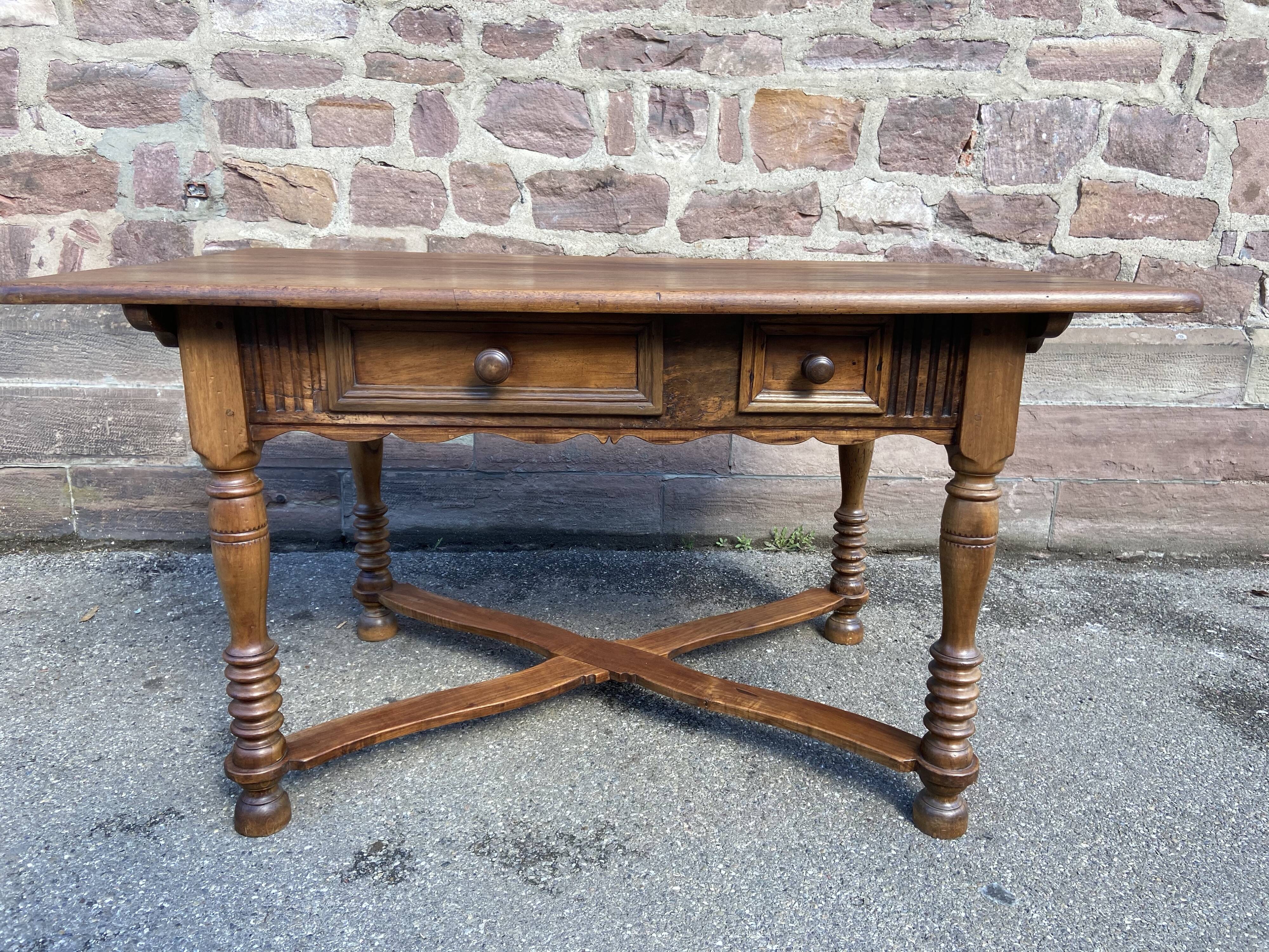 Alsatian farm table in vintage walnut 1850s