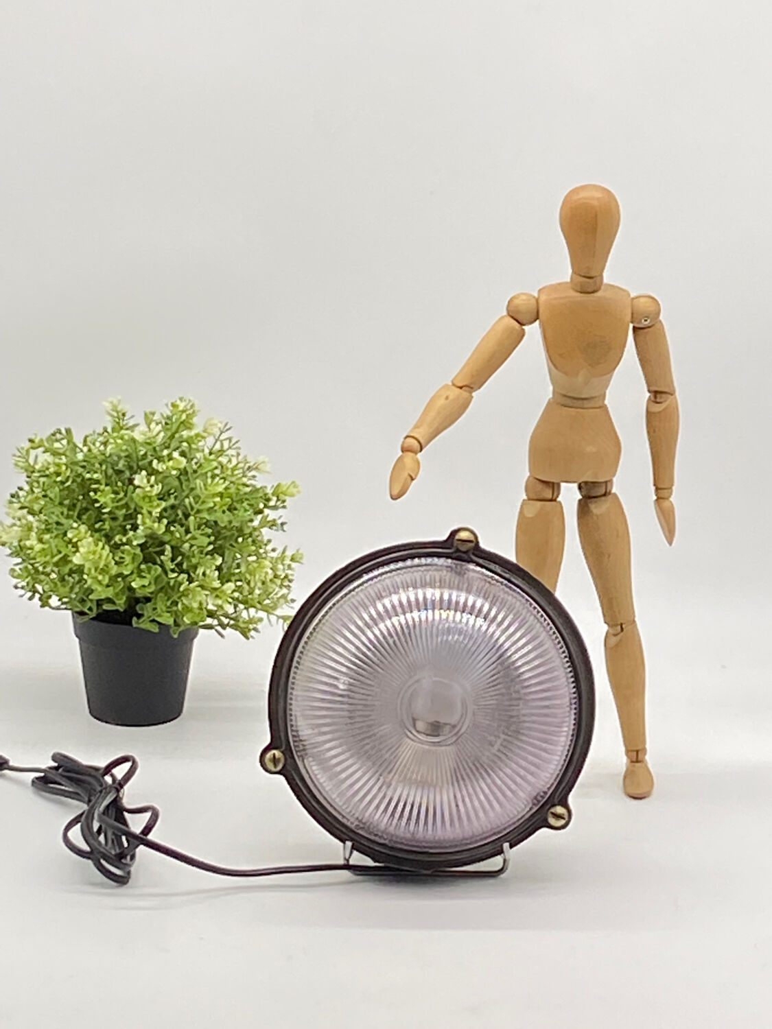 Wall lamp, industrial, mapelec amiens, industrial, workshop, factory