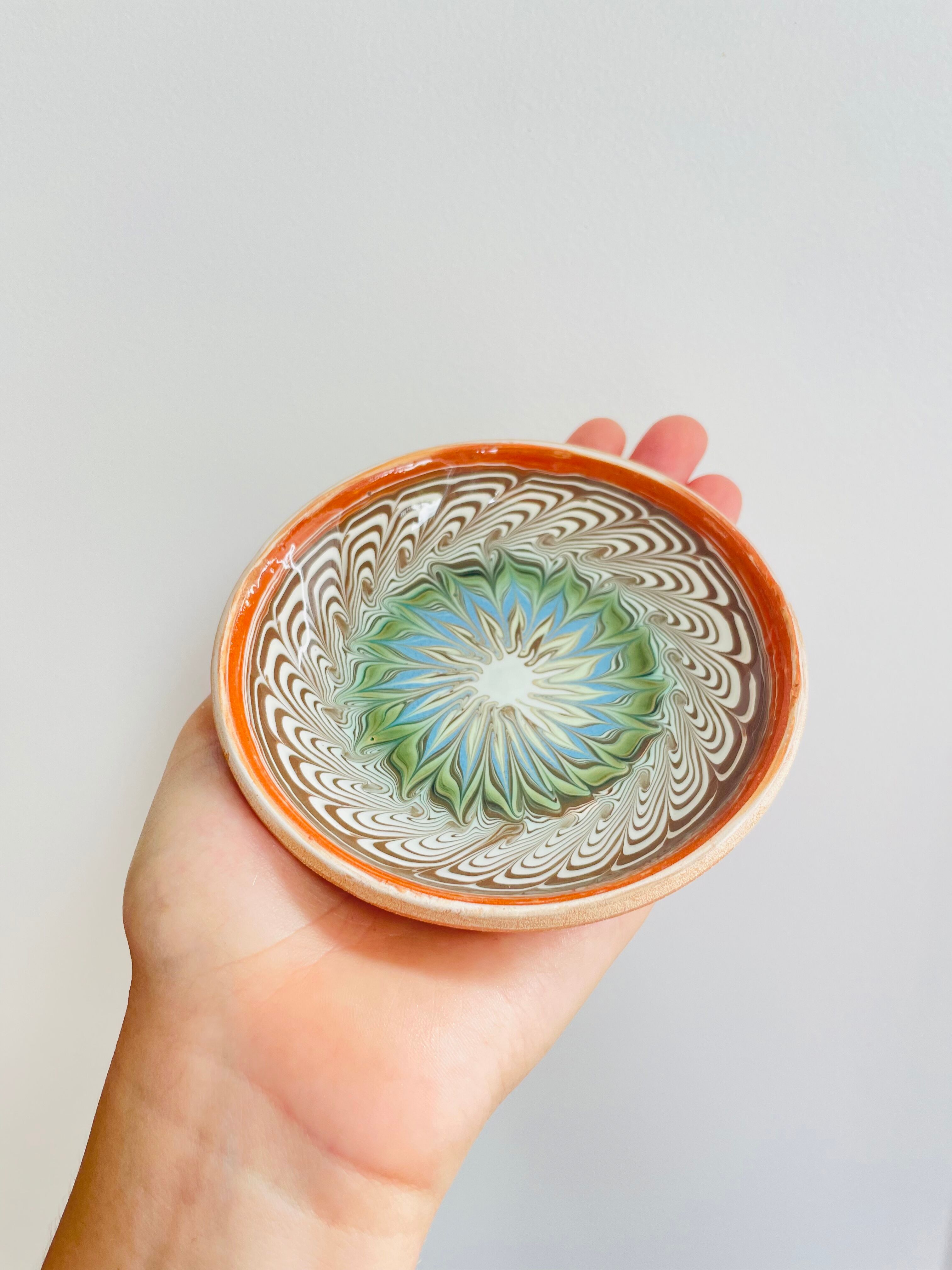 Romanian handicraft ceramic plate