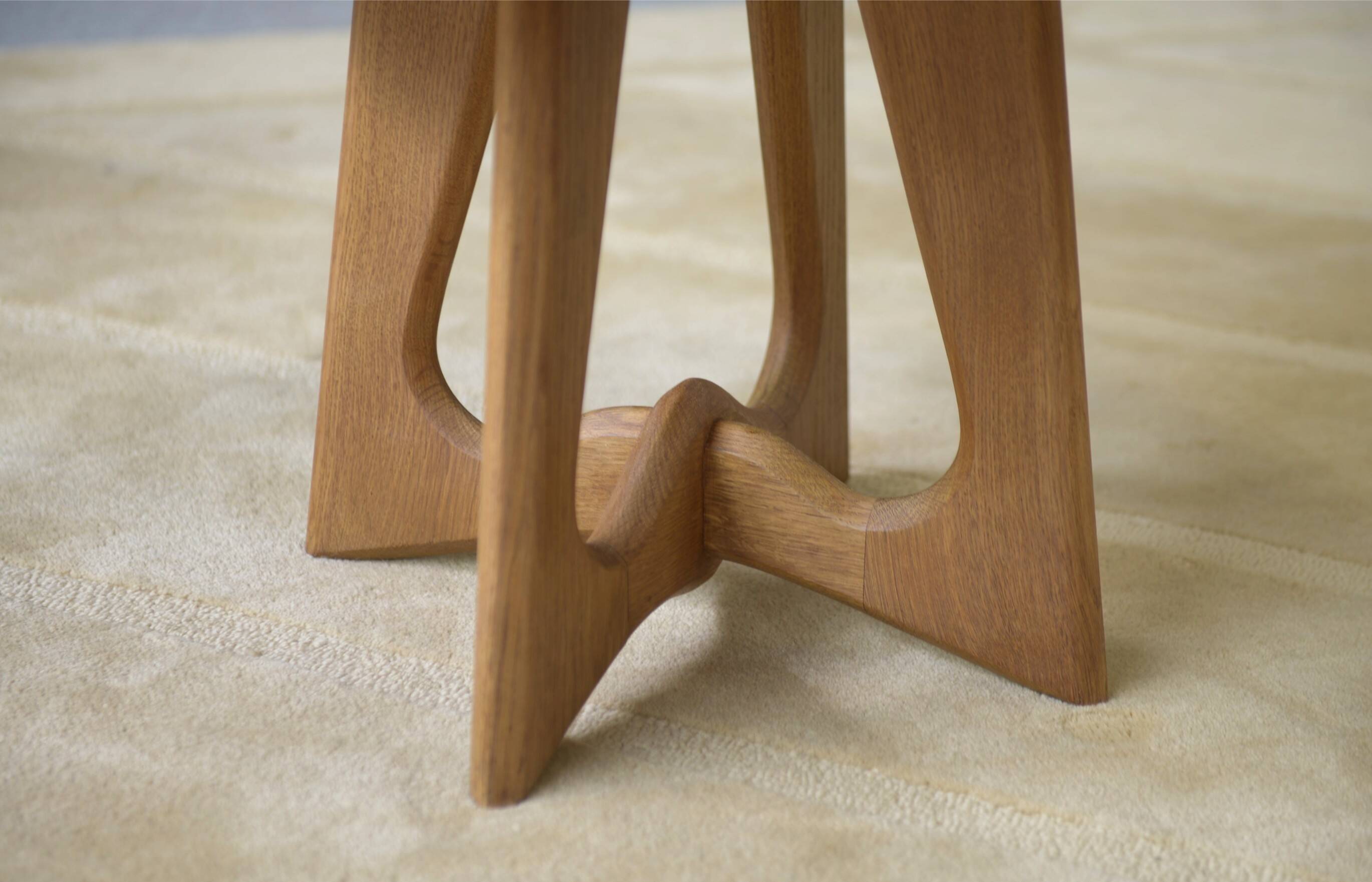 Guéridon/coffee table in oak by Guillerme and Chambron and ceramic by Danikowski for Votre Maison 1950s.