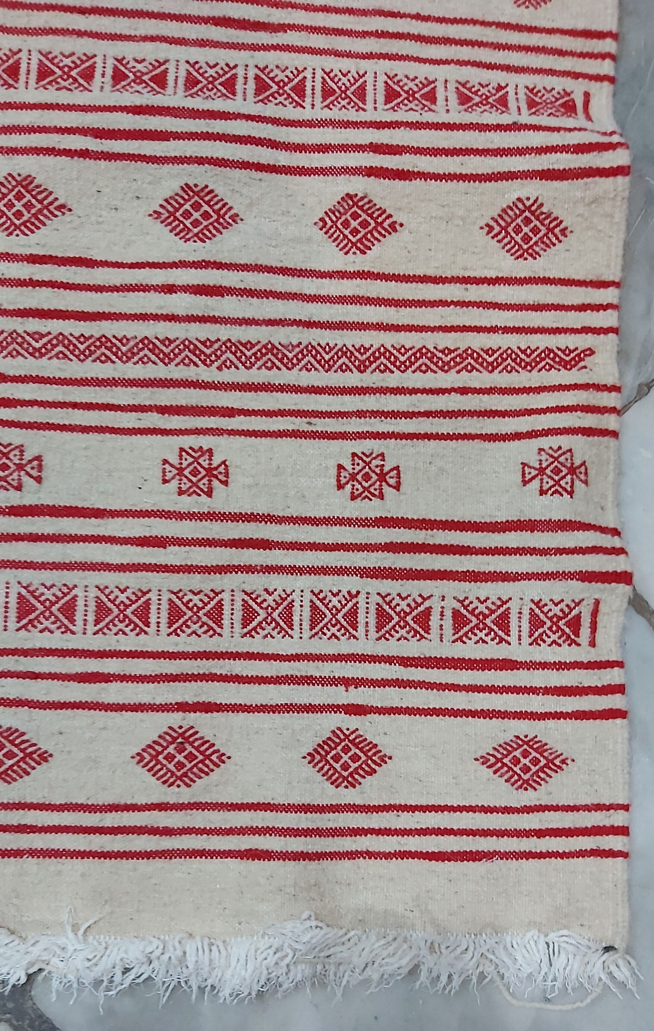 Handmade white and red kilim carpet 95-59cm