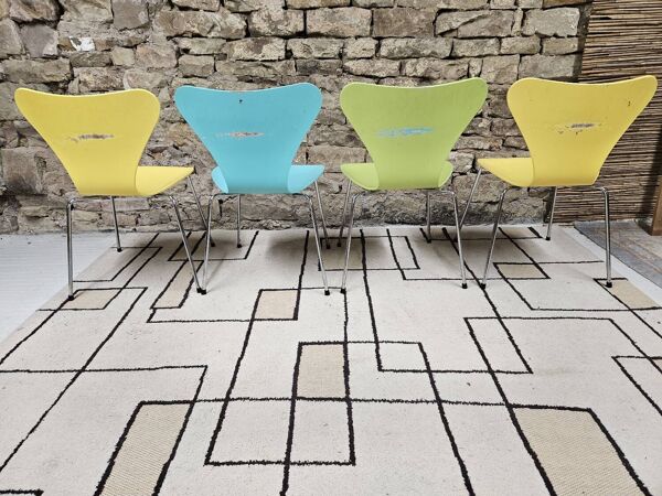Lot de 4 chaises  Serie 7 d'Arne
Jacobsen, Fritz Hansen