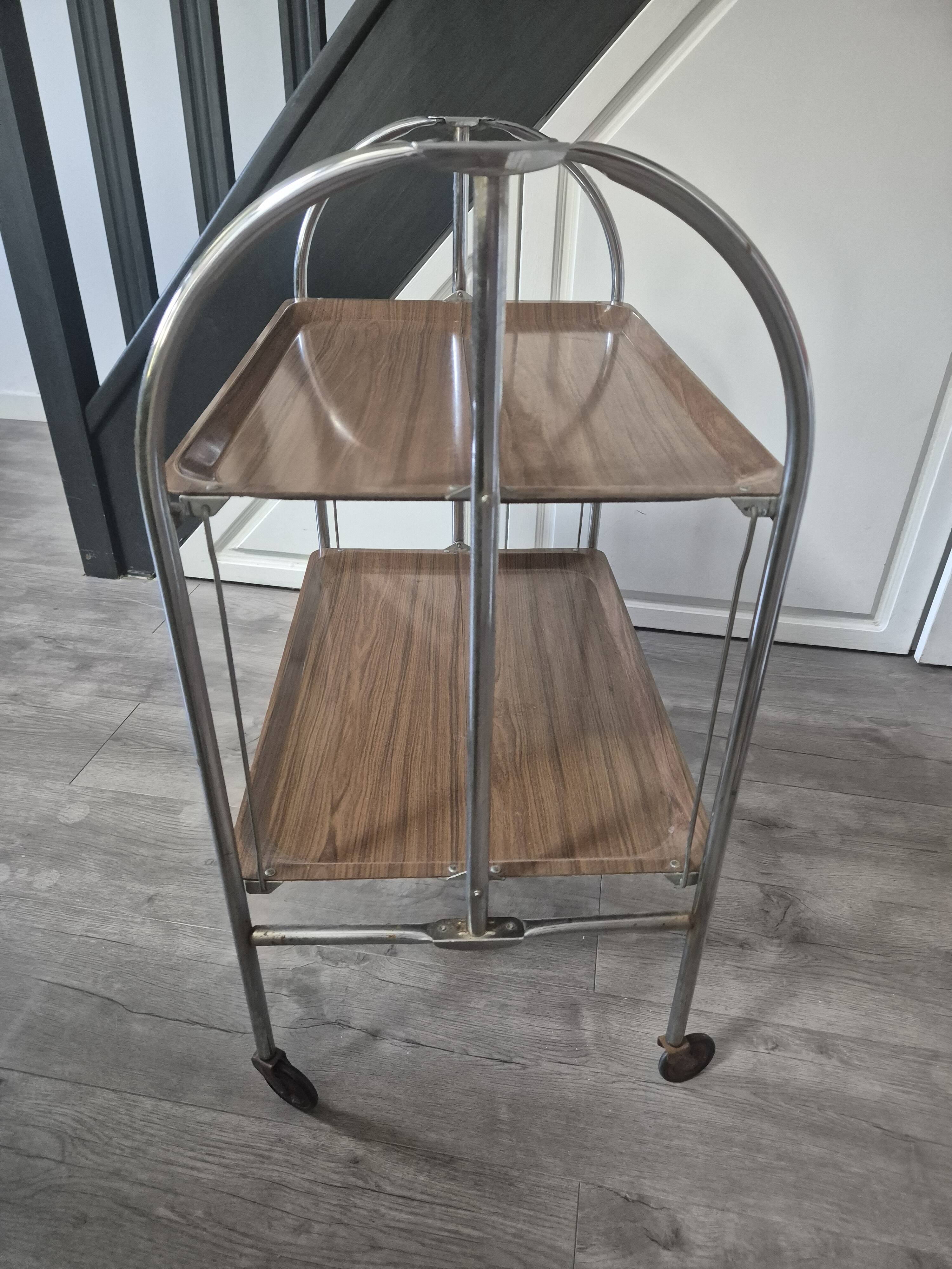desserte pliante a roulettes avec plateau bois ossature metallique