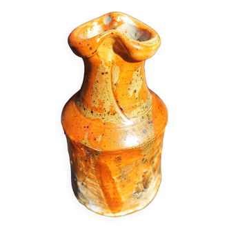 Vase orange en grès pyrité texturé