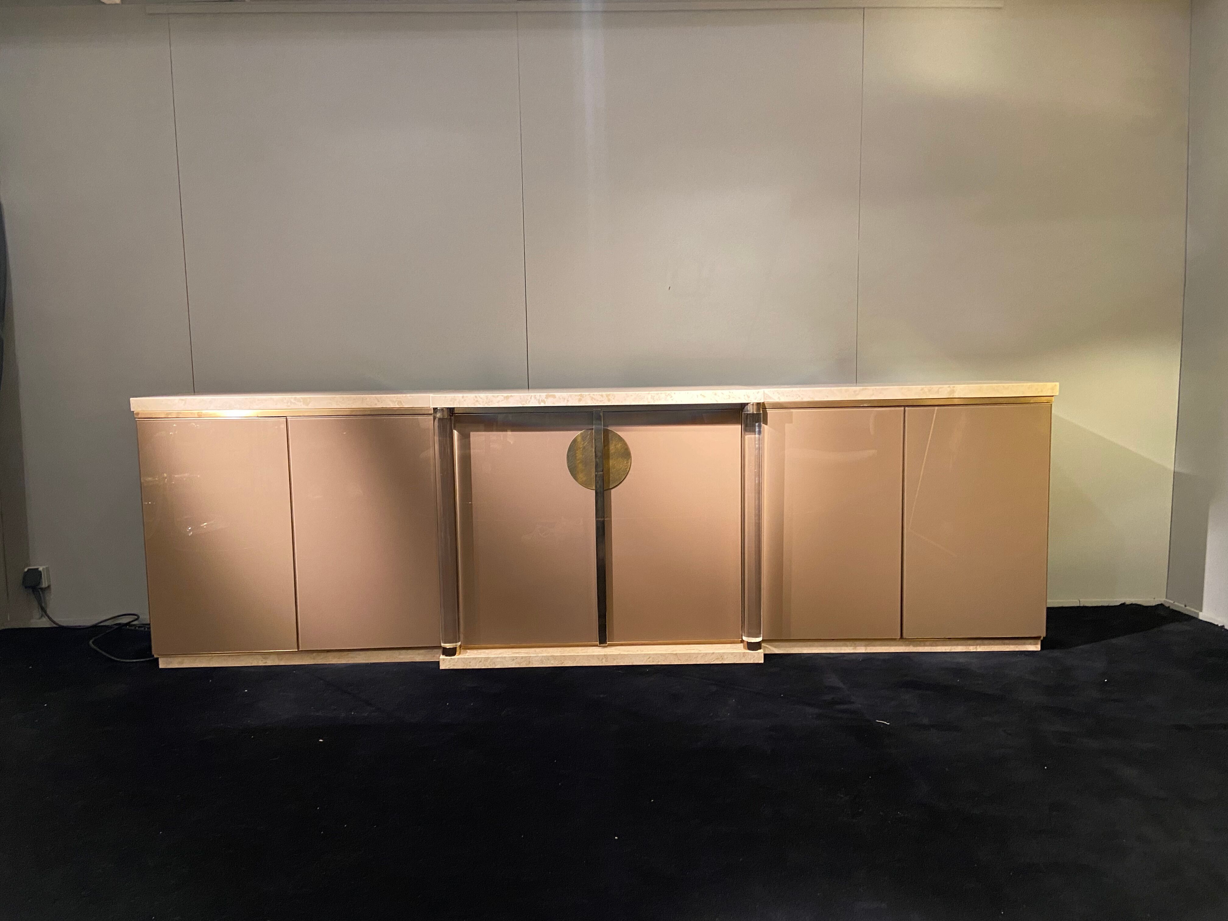 Enfilade laquée, travertin et plexiglas, Belgo Chrom, 1970s