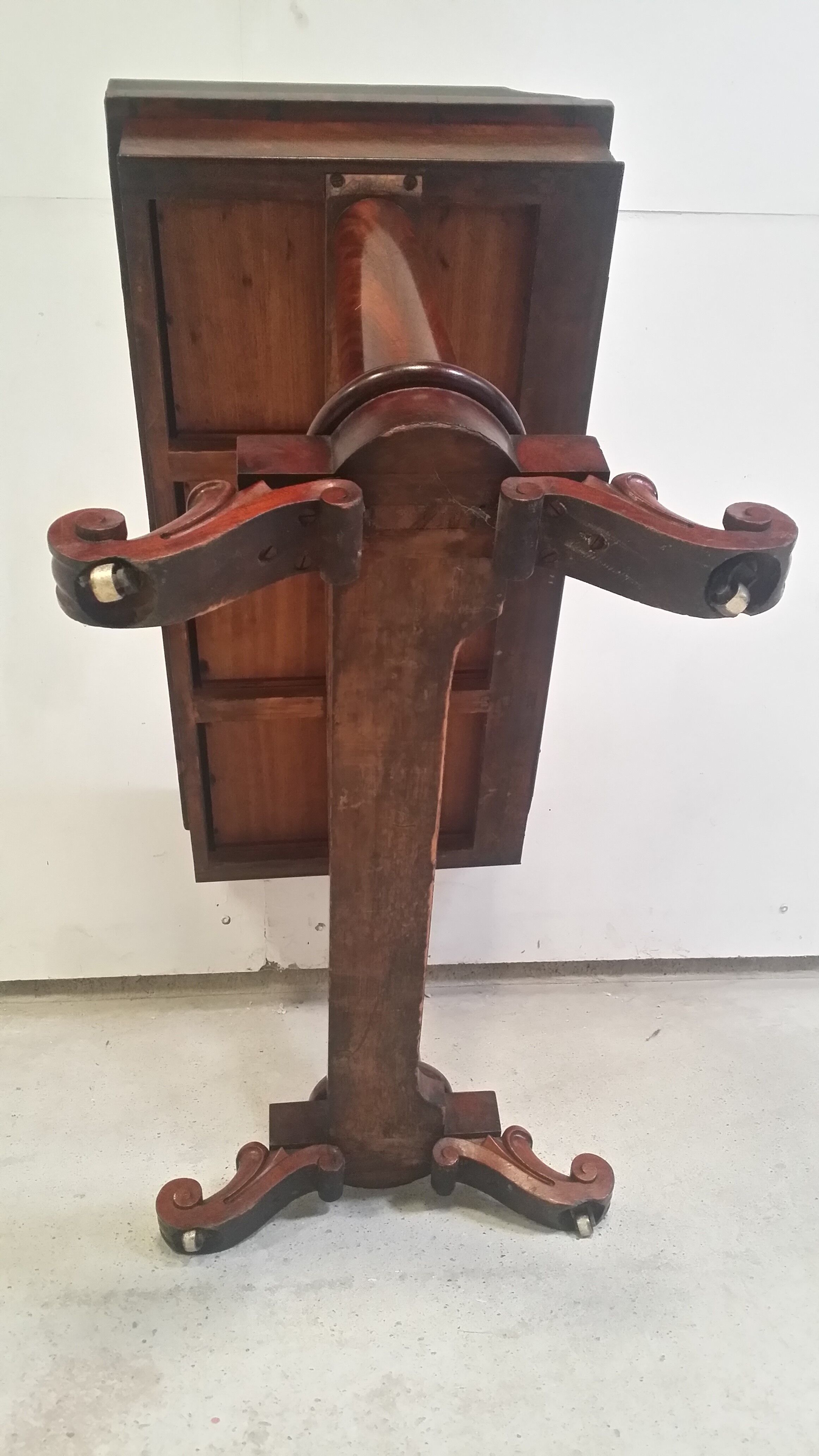 English mahogany desk from the 19th century