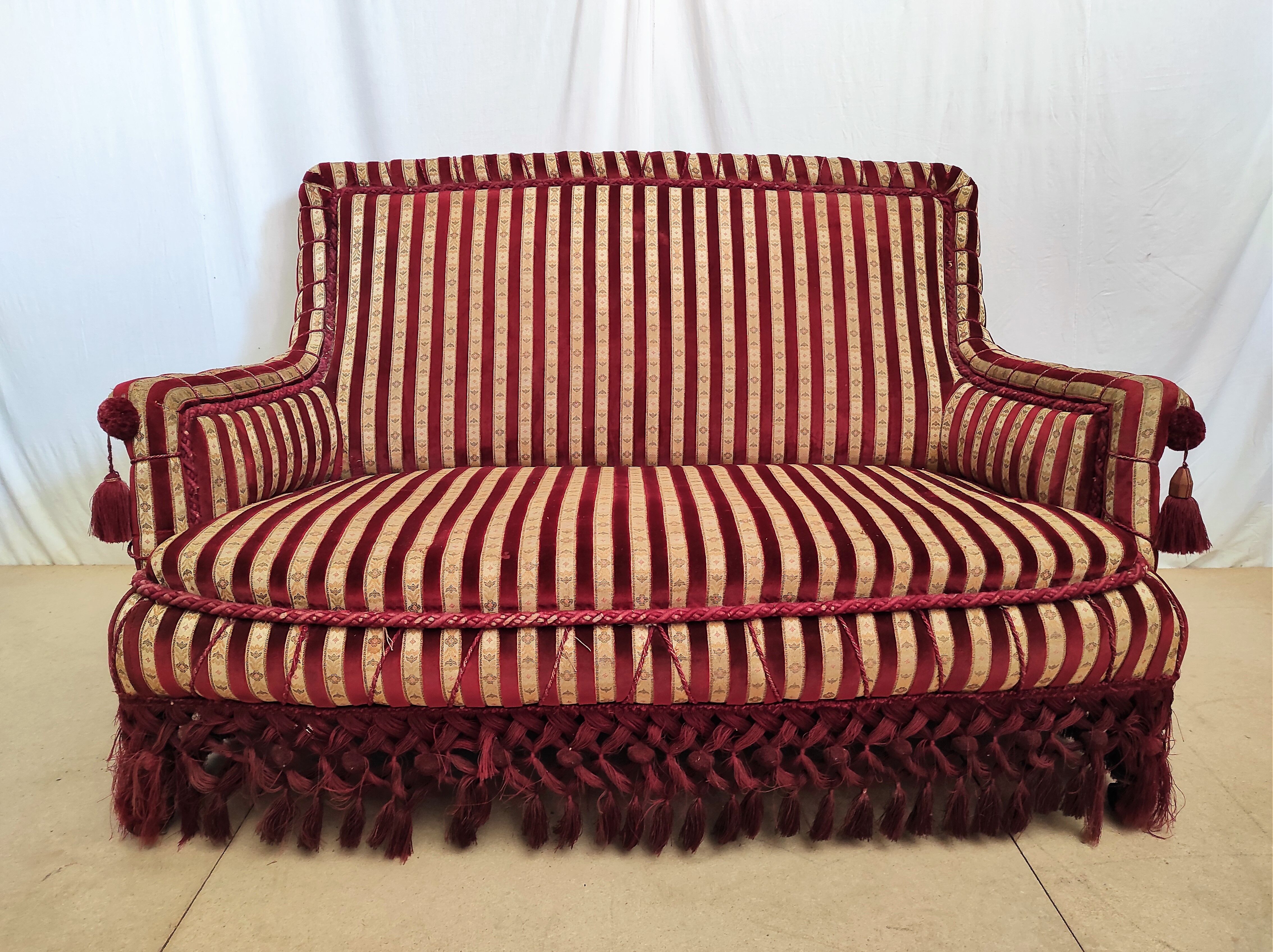 Salon Napoléon III in Jacquard-patterned velvet and trimnests