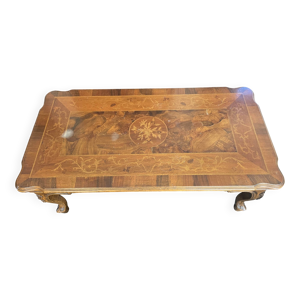 Table basse ornée de - marqueterie