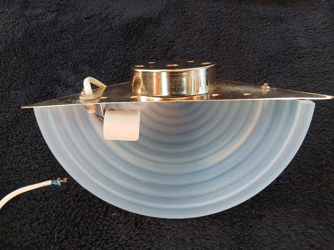 Art Deco wall lights in glass and gilded metal.
