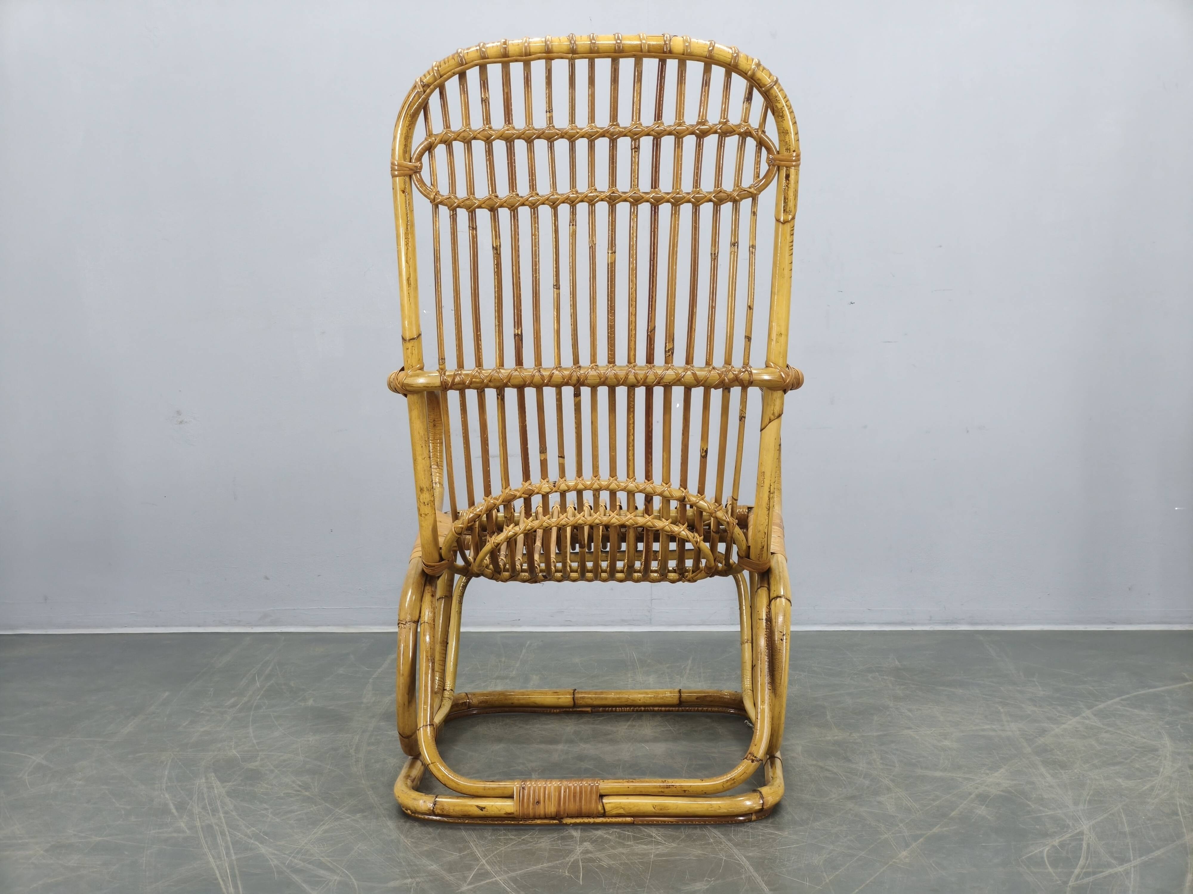 Fauteuil en rotin italien des années 1960.
