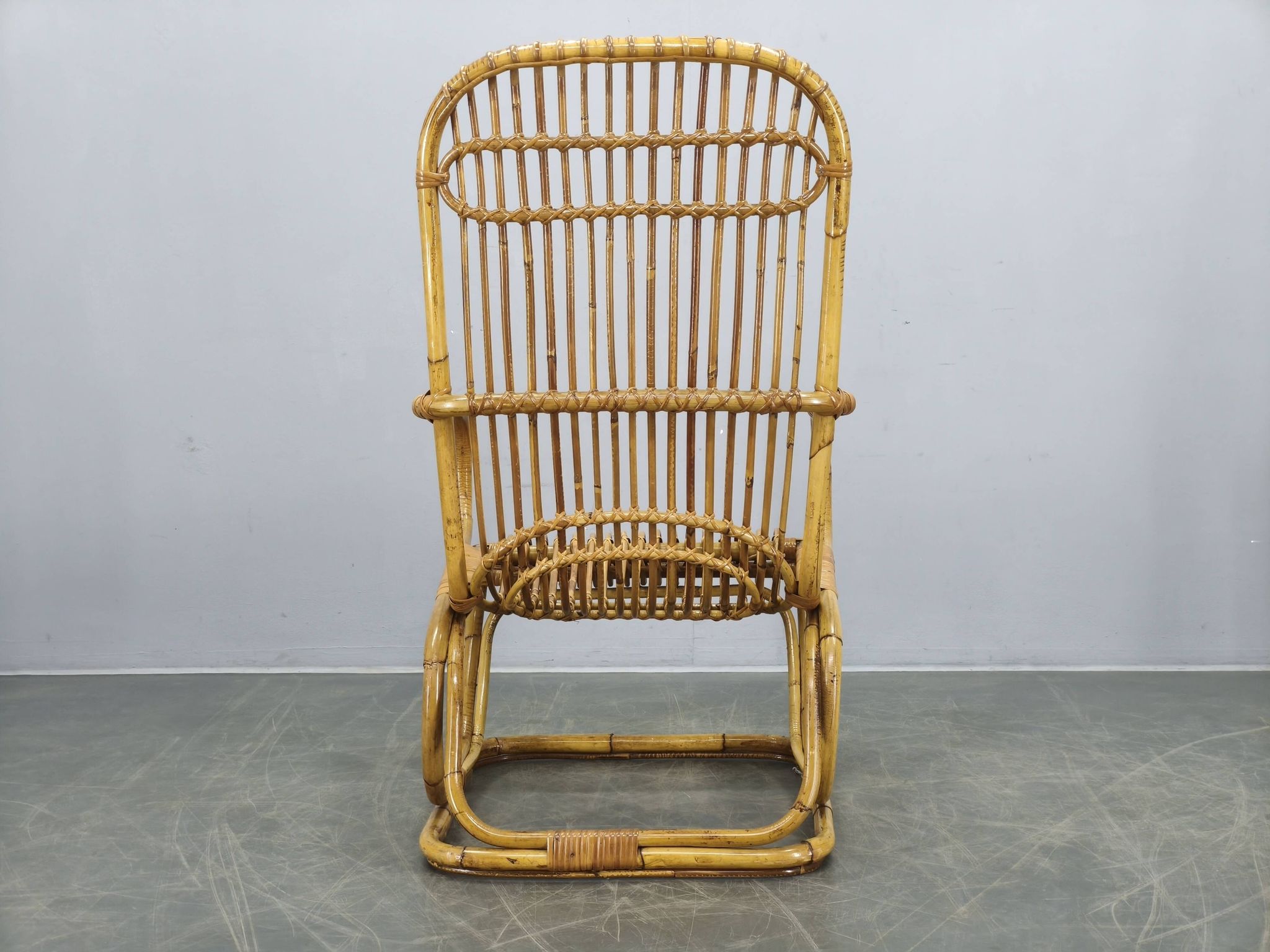 Fauteuil en rotin italien des années 1960.