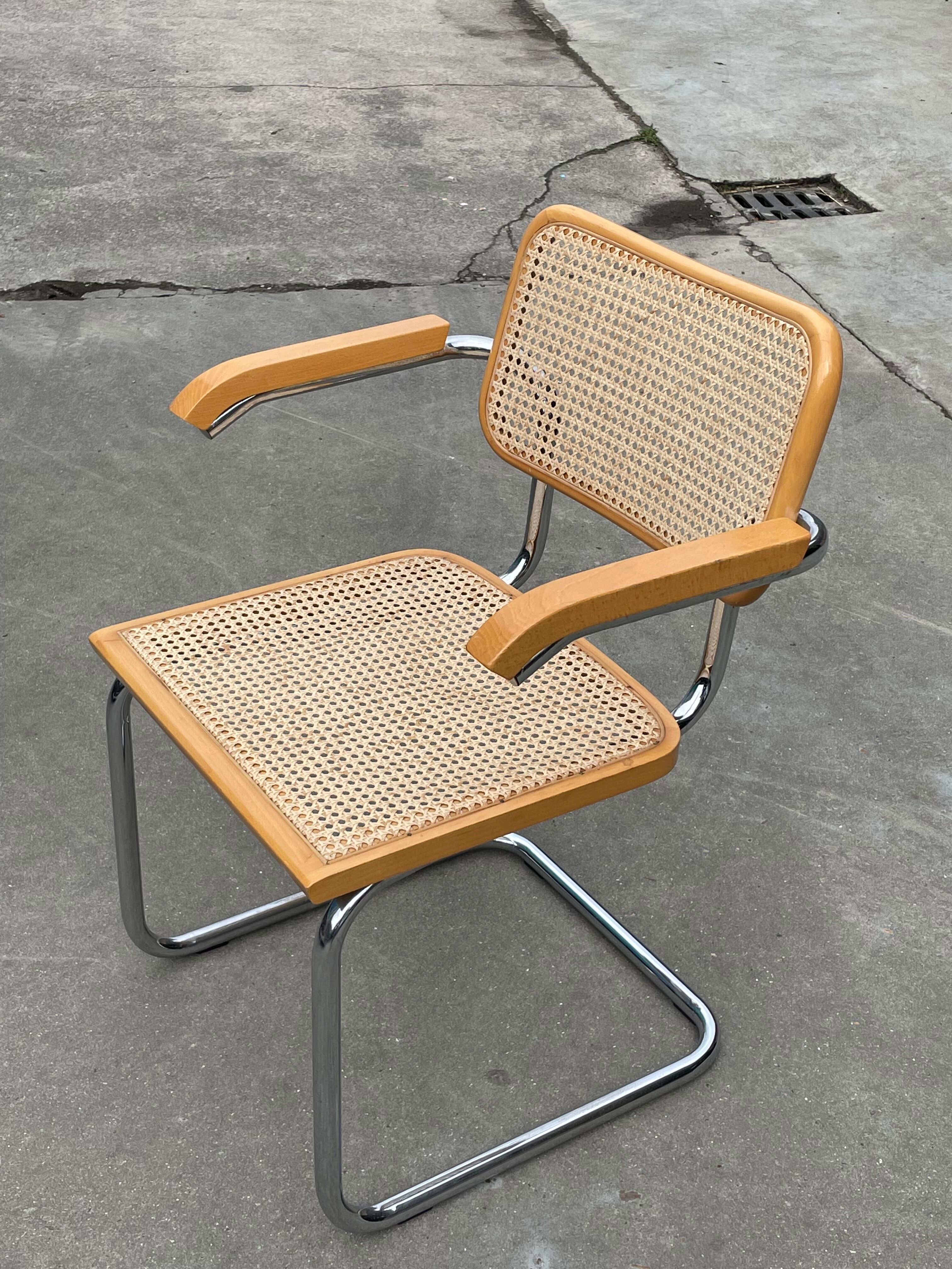 Cesca chair B64 with armrests by Marcel Breuer Design